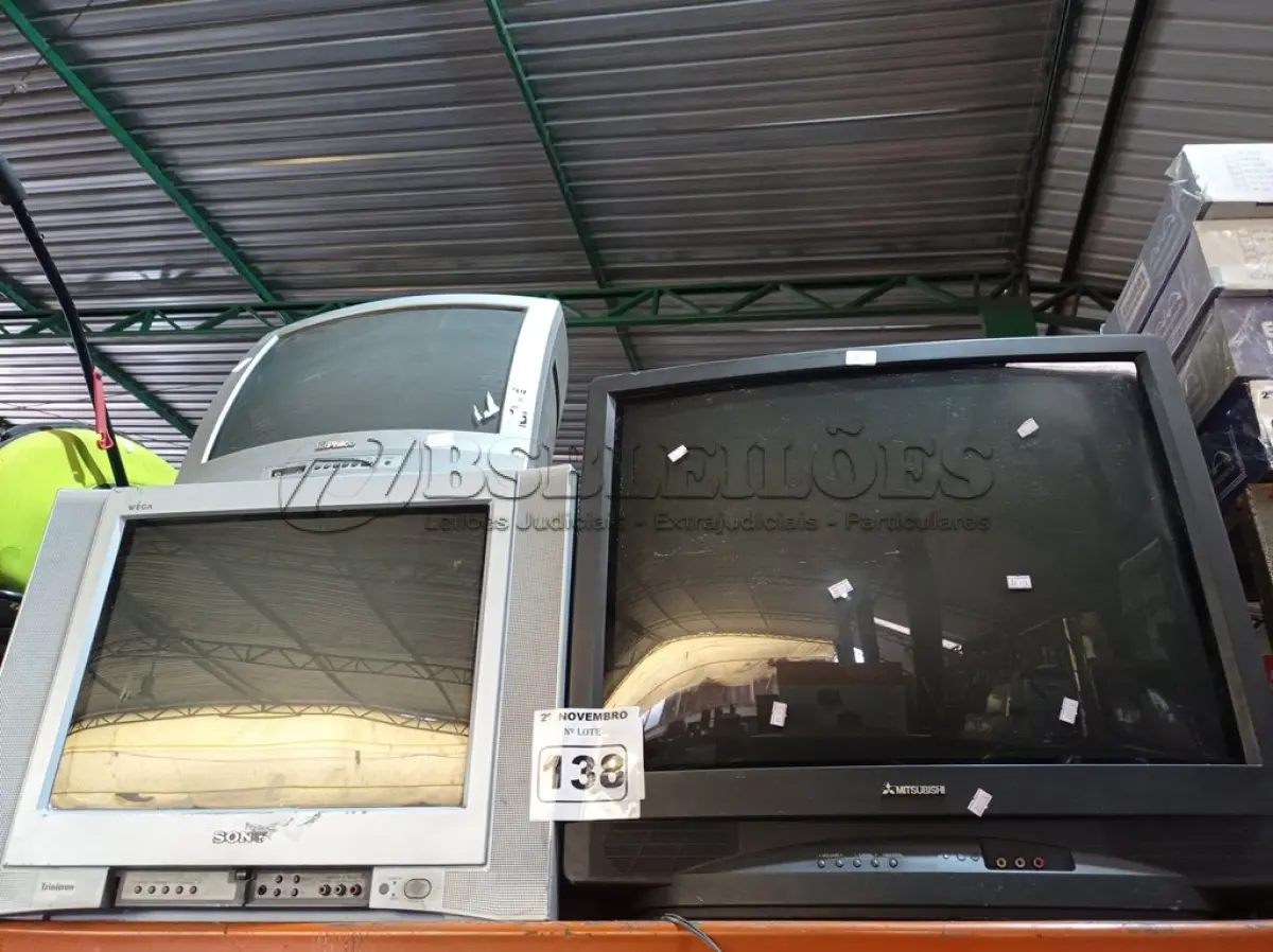 LOTE 138 - 03 TV’S DE TUBO MARCAS E MODELOS DIVERSOS. (NO ESTADO) ATENÇÃO! FAZER A VISITAÇÃO ANTES DE ARREMATAR, NÃO SABEMOS SE FUNCIONA. LEILÃO NÃO TEM GARANTIA E NEM DEVOLUÇÃO, SUJEITO A POSSÍVEIS AVARIAS VISÍVEIS/OCULTAS E/OU AUSÊNCIA DE COMPONENTES.