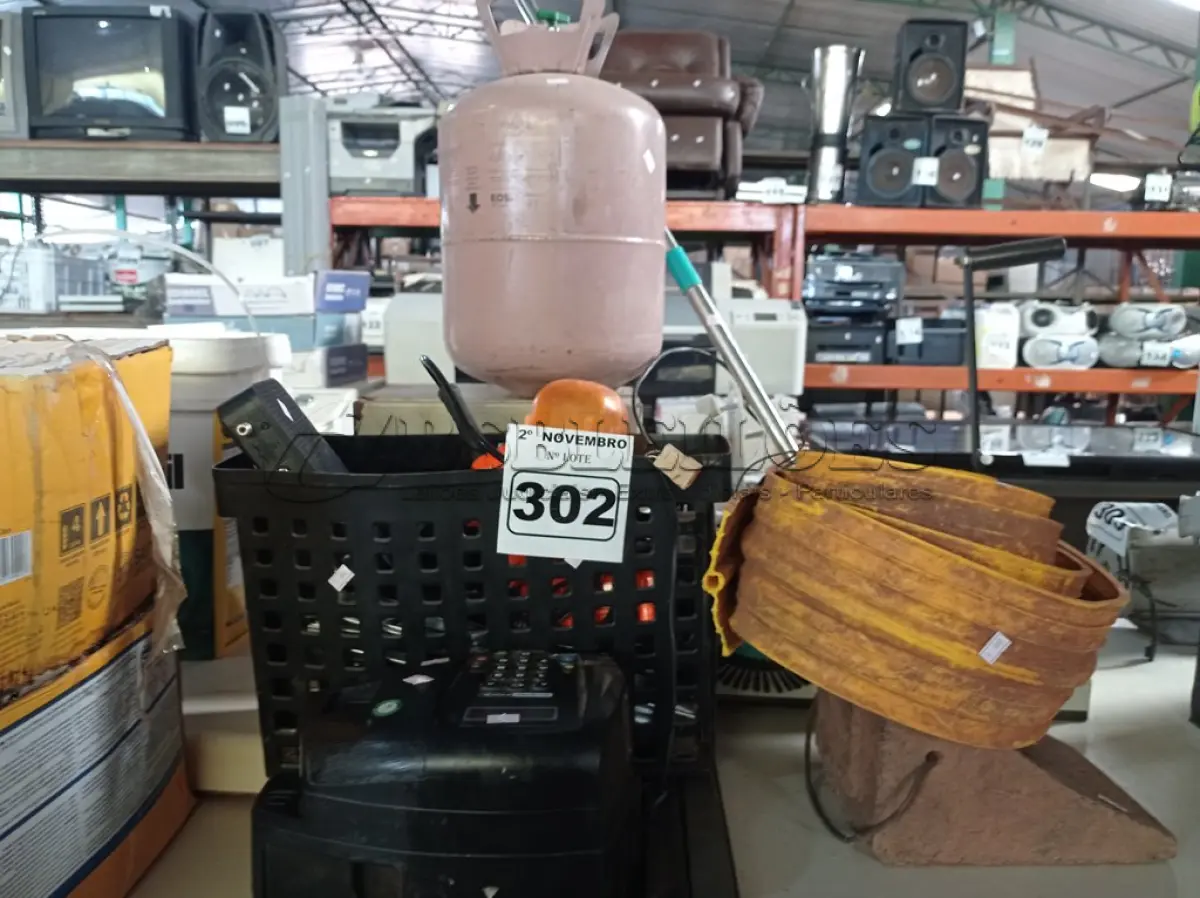 LOTE 302 - 01 LOTE COM MATERIAIS DIVERSOS. (NO ESTADO) ATENÇÃO! FAZER A VISITAÇÃO ANTES DE ARREMATAR, NÃO SABEMOS SE FUNCIONA. LEILÃO NÃO TEM GARANTIA E NEM DEVOLUÇÃO, SUJEITO A POSSÍVEIS AVARIAS VISÍVEIS/OCULTAS E/OU AUSÊNCIA DE COMPONENTES.