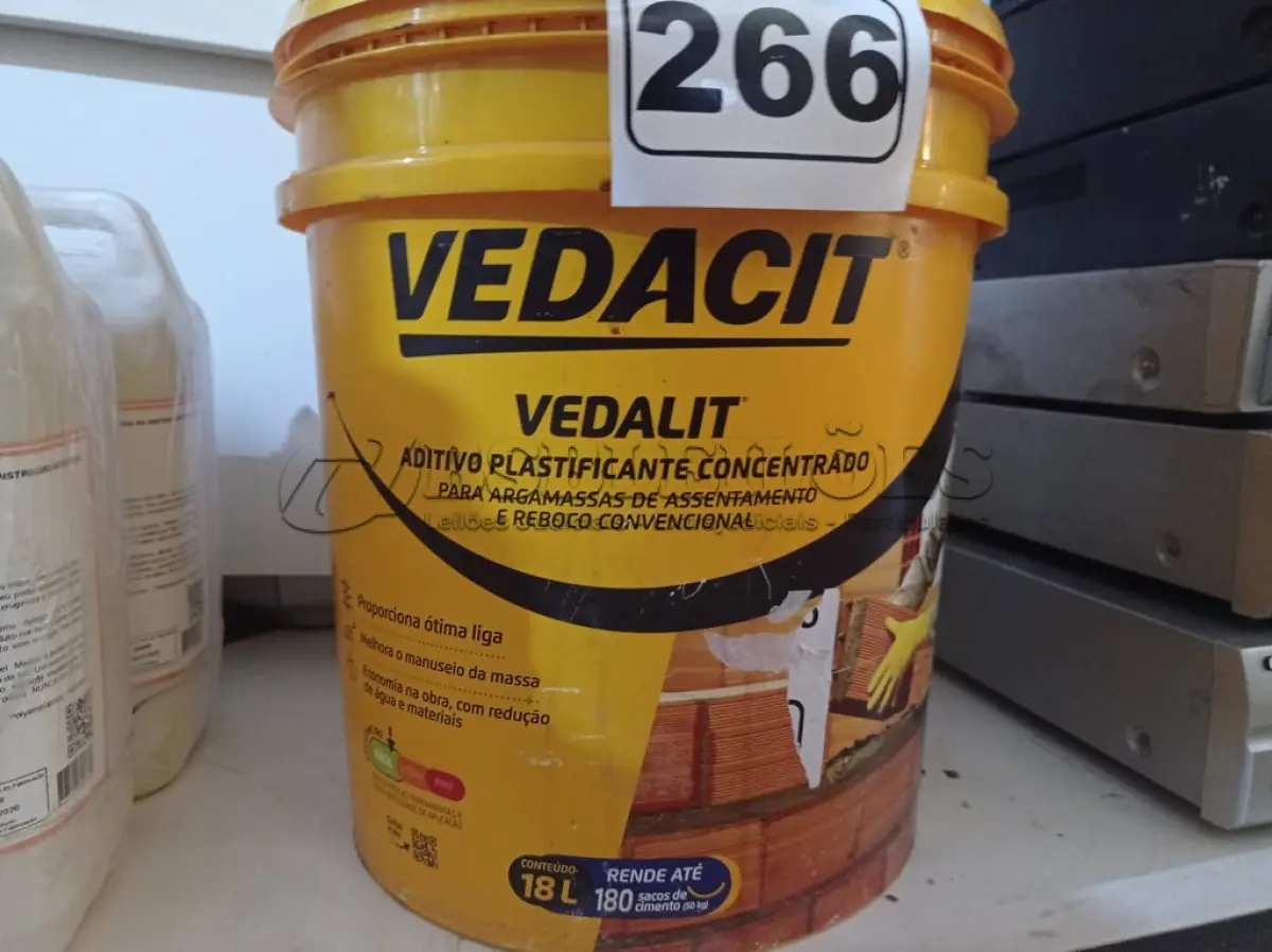 LOTE 266 - 01 BALDE DE VEDALIT, ADITIVO PLASTIFICANTE CONCENTRADO PARA ARGAMASSA DE ASSENTAMENTO E REBOCO CONVENCIONAL. (NO ESTADO) ATENÇÃO! FAZER A VISITAÇÃO ANTES DE ARREMATAR, NÃO SABEMOS SE FUNCIONA. LEILÃO NÃO TEM GARANTIA E NEM DEVOLUÇÃO, SUJEITO A POSSÍVEIS AVARIAS VISÍVEIS/OCULTAS E/OU AUSÊNCIA DE COMPONENTES.