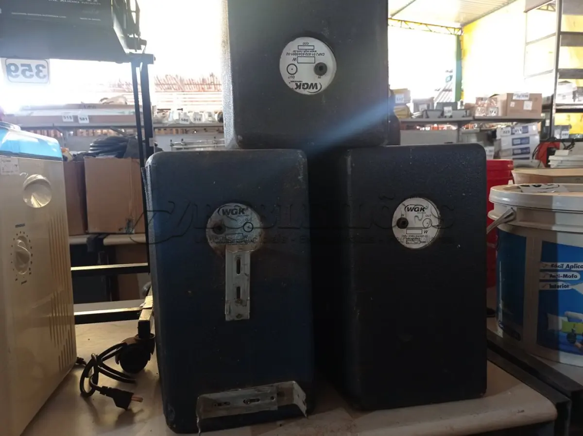 LOTE 362 - 03 CAIXAS DE SOM PASSIVAS WGK. (NO ESTADO) ATENÇÃO! FAZER A VISITAÇÃO ANTES DE ARREMATAR, NÃO SABEMOS SE FUNCIONA. LEILÃO NÃO TEM GARANTIA E NEM DEVOLUÇÃO, SUJEITO A POSSÍVEIS AVARIAS VISÍVEIS/OCULTAS E/OU AUSÊNCIA DE COMPONENTES.