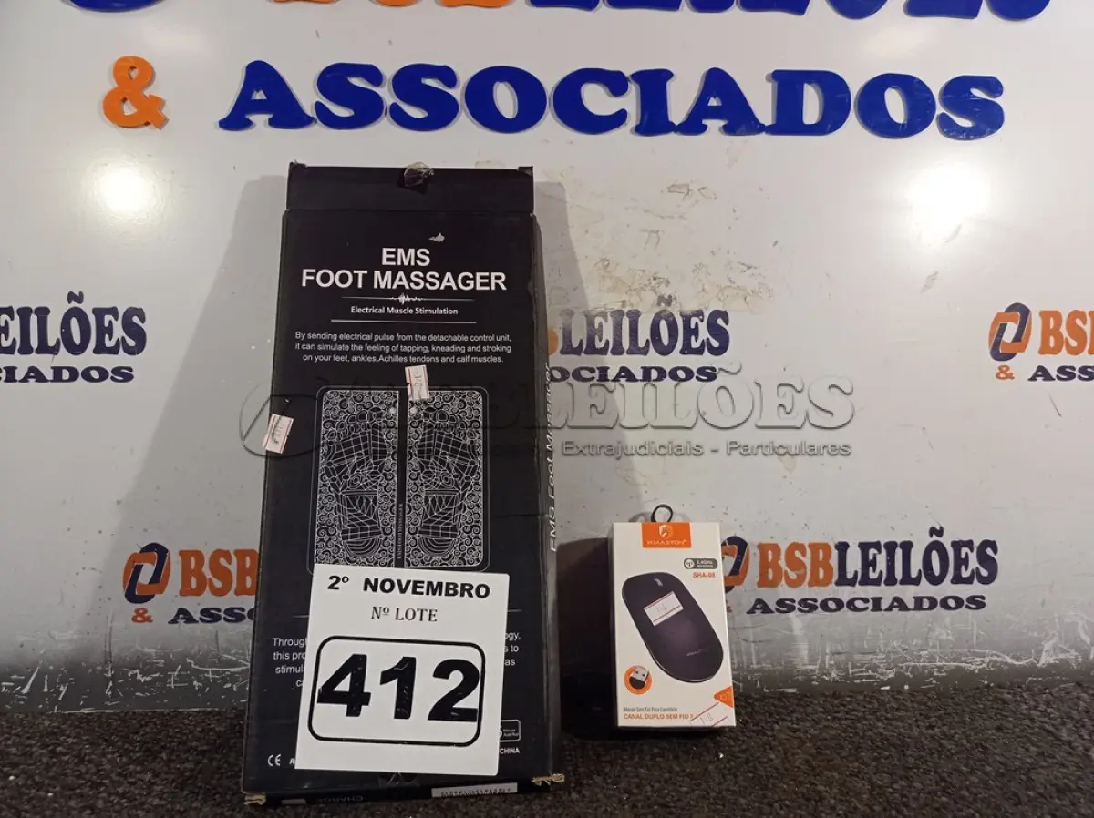 LOTE 412 - 01 MASSAGEADOR PARA OS PÉS E 01 MOUSE SEM FIO. (NO ESTADO) ATENÇÃO! FAZER A VISITAÇÃO ANTES DE ARREMATAR, NÃO SABEMOS SE FUNCIONA. LEILÃO NÃO TEM GARANTIA E NEM DEVOLUÇÃO, SUJEITO A POSSÍVEIS AVARIAS VISÍVEIS/OCULTAS E/OU AUSÊNCIA DE COMPONENTES.