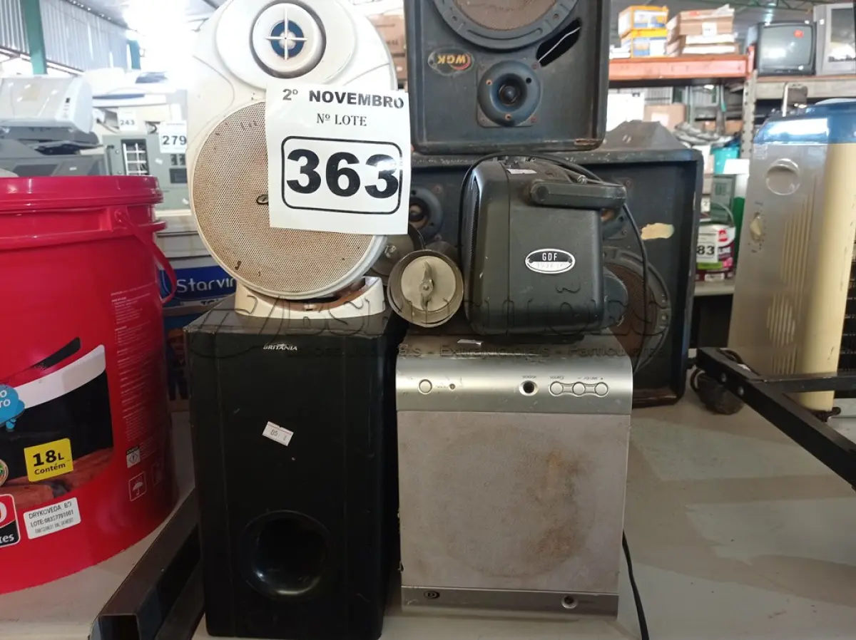 LOTE 363 - 02 SUBWOOFER, 02 PONTAS DE MIXER PARA ALIMENTOS, 01 APARELHO DE SOM E 01 CAIXA DE SOM MARCAS E MODELOS DIVERSOS. (NO ESTADO) ATENÇÃO! FAZER A VISITAÇÃO ANTES DE ARREMATAR, NÃO SABEMOS SE FUNCIONA. LEILÃO NÃO TEM GARANTIA E NEM DEVOLUÇÃO, SUJEITO A POSSÍVEIS AVARIAS VISÍVEIS/OCULTAS E/OU AUSÊNCIA DE COMPONENTES.