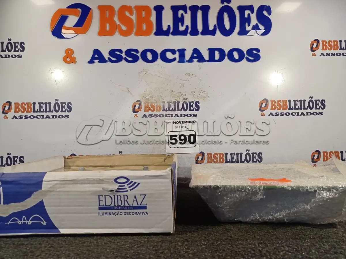 LOTE 590 - 02 LUMINÁRIAS DE EMBUTIR ESPELHADAS MARCAS EDIBRAZ. (NO ESTADO) ATENÇÃO! FAZER A VISITAÇÃO ANTES DE ARREMATAR, NÃO SABEMOS SE FUNCIONA. LEILÃO NÃO TEM GARANTIA E NEM DEVOLUÇÃO, SUJEITO A POSSÍVEIS AVARIAS VISÍVEIS/OCULTAS E/OU AUSÊNCIA DE COMPONENTES.