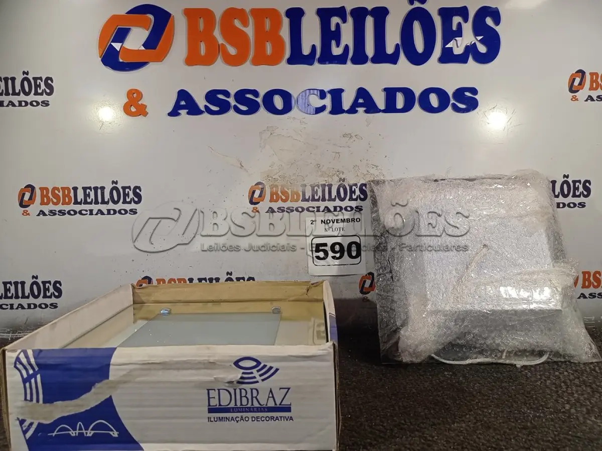 LOTE 590 - 02 LUMINÁRIAS DE EMBUTIR ESPELHADAS MARCAS EDIBRAZ. (NO ESTADO) ATENÇÃO! FAZER A VISITAÇÃO ANTES DE ARREMATAR, NÃO SABEMOS SE FUNCIONA. LEILÃO NÃO TEM GARANTIA E NEM DEVOLUÇÃO, SUJEITO A POSSÍVEIS AVARIAS VISÍVEIS/OCULTAS E/OU AUSÊNCIA DE COMPONENTES.