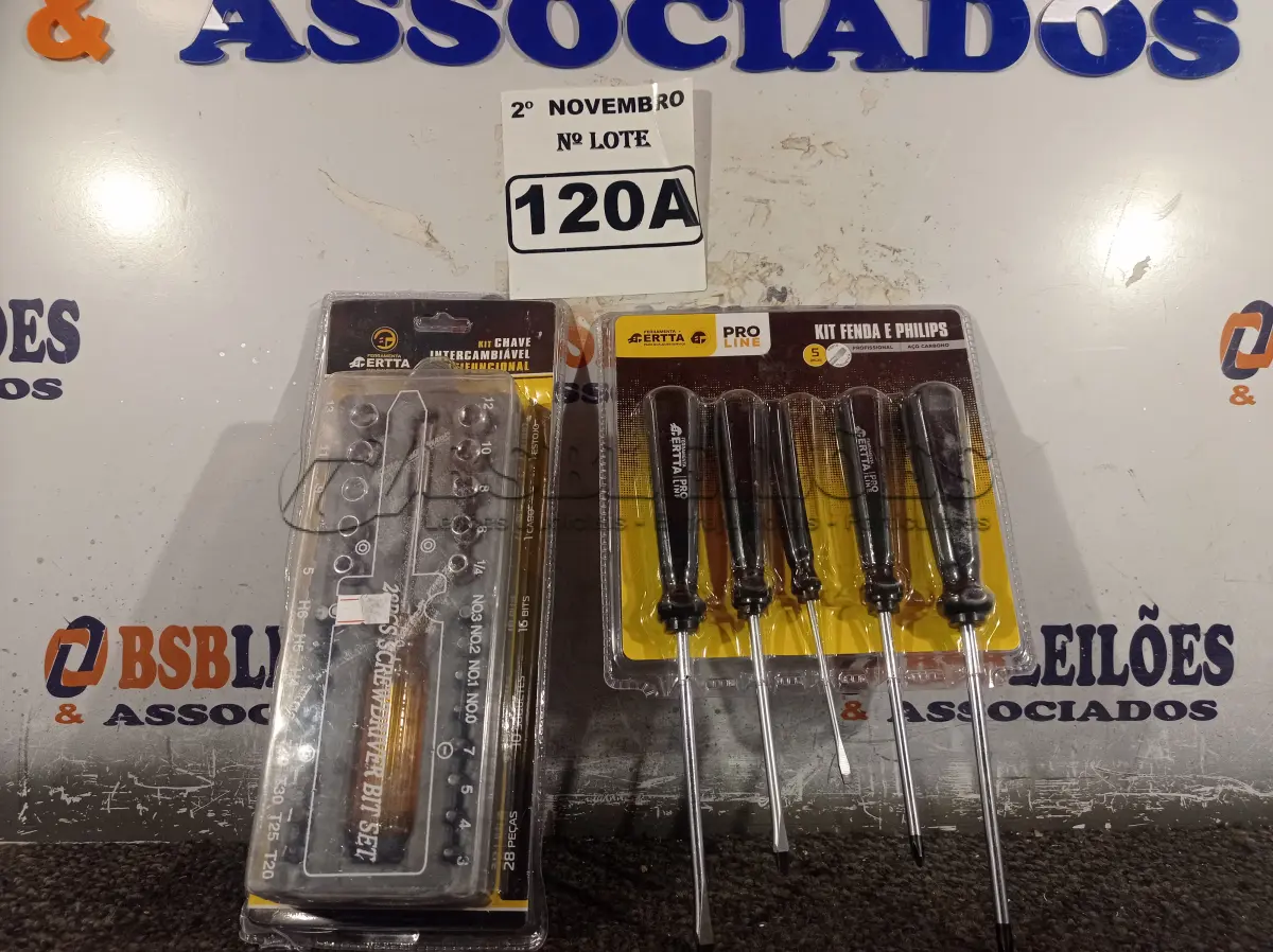 LOTE 120 - 01 KIT DE CHAVES FENDA/PHILIPS E 01 KIT DE CHAVES INTERCAMBIÁVEIS MULTIFUNCIONAL. (NO ESTADO) ATENÇÃO! FAZER A VISITAÇÃO ANTES DE ARREMATAR, NÃO SABEMOS SE FUNCIONA. LEILÃO NÃO TEM GARANTIA E NEM DEVOLUÇÃO, SUJEITO A POSSÍVEIS AVARIAS VISÍVEIS/OCULTAS E/OU AUSÊNCIA DE COMPONENTES.