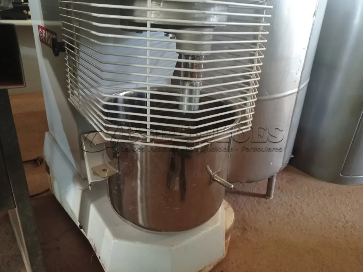 LOTE 430 - 01 MASSEIRA INDUSTRIAL GPANIS. (NO ESTADO) ATENÇÃO! FAZER A VISITAÇÃO ANTES DE ARREMATAR, NÃO SABEMOS SE FUNCIONA. LEILÃO NÃO TEM GARANTIA E NEM DEVOLUÇÃO, SUJEITO A POSSÍVEIS AVARIAS VISÍVEIS/OCULTAS E/OU AUSÊNCIA DE COMPONENTES.