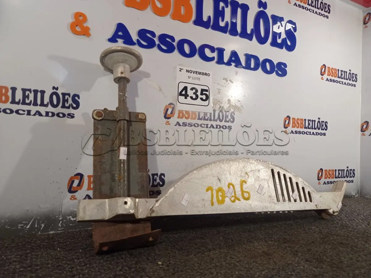 LOTE 435 - 01 PROTETOR DE DISCO PARA SERRA CIRCULAR. (NO ESTADO) ATENÇÃO! FAZER A VISITAÇÃO ANTES DE ARREMATAR, NÃO SABEMOS SE FUNCIONA. LEILÃO NÃO TEM GARANTIA E NEM DEVOLUÇÃO, SUJEITO A POSSÍVEIS AVARIAS VISÍVEIS/OCULTAS E/OU AUSÊNCIA DE COMPONENTES.