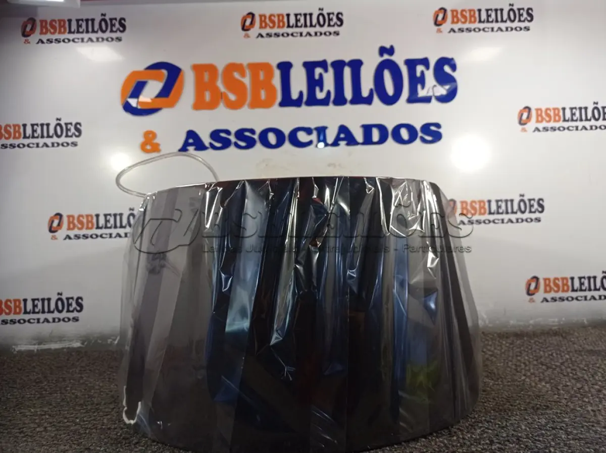 LOTE 512 - 01 LUMINÁRIA PENDENTE BRONZEARTE. (NO ESTADO) ATENÇÃO! FAZER A VISITAÇÃO ANTES DE ARREMATAR, NÃO SABEMOS SE FUNCIONA. LEILÃO NÃO TEM GARANTIA E NEM DEVOLUÇÃO, SUJEITO A POSSÍVEIS AVARIAS VISÍVEIS/OCULTAS E/OU AUSÊNCIA DE COMPONENTES.
