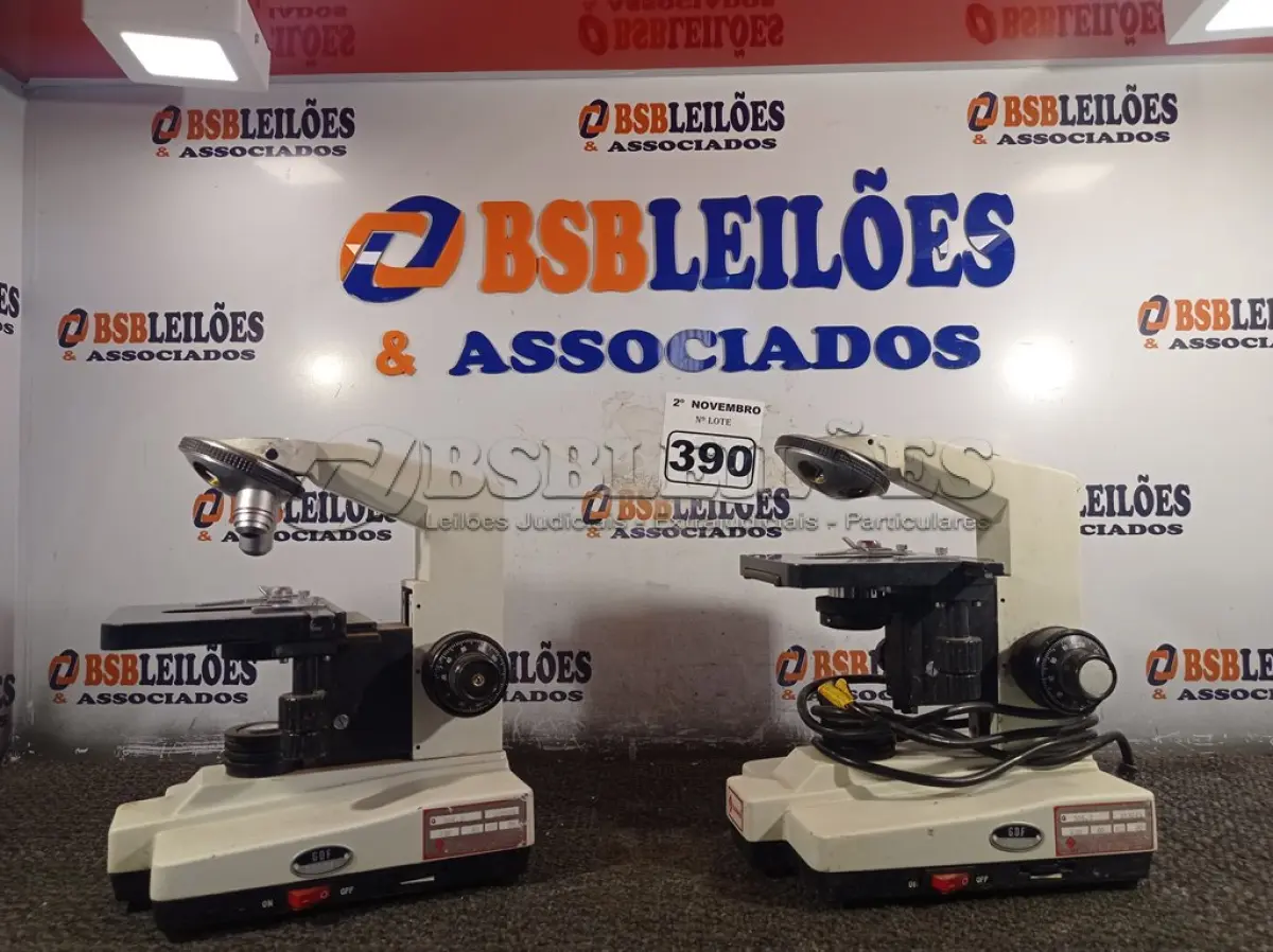 LOTE 390 - 02 BASES DE MICROSCÓPIO. (NO ESTADO) ATENÇÃO! FAZER A VISITAÇÃO ANTES DE ARREMATAR, NÃO SABEMOS SE FUNCIONA. LEILÃO NÃO TEM GARANTIA E NEM DEVOLUÇÃO, SUJEITO A POSSÍVEIS AVARIAS VISÍVEIS/OCULTAS E/OU AUSÊNCIA DE COMPONENTES.