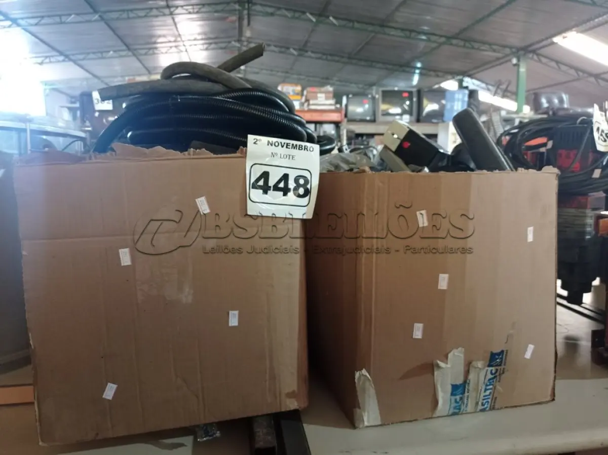 LOTE 448 - 01 LOTE COM SIRENES DE ALARME E ELETRÔNICOS DIVERSOS. (NO ESTADO) ATENÇÃO! FAZER A VISITAÇÃO ANTES DE ARREMATAR, NÃO SABEMOS SE FUNCIONA. LEILÃO NÃO TEM GARANTIA E NEM DEVOLUÇÃO, SUJEITO A POSSÍVEIS AVARIAS VISÍVEIS/OCULTAS E/OU AUSÊNCIA DE COMPONENTES.