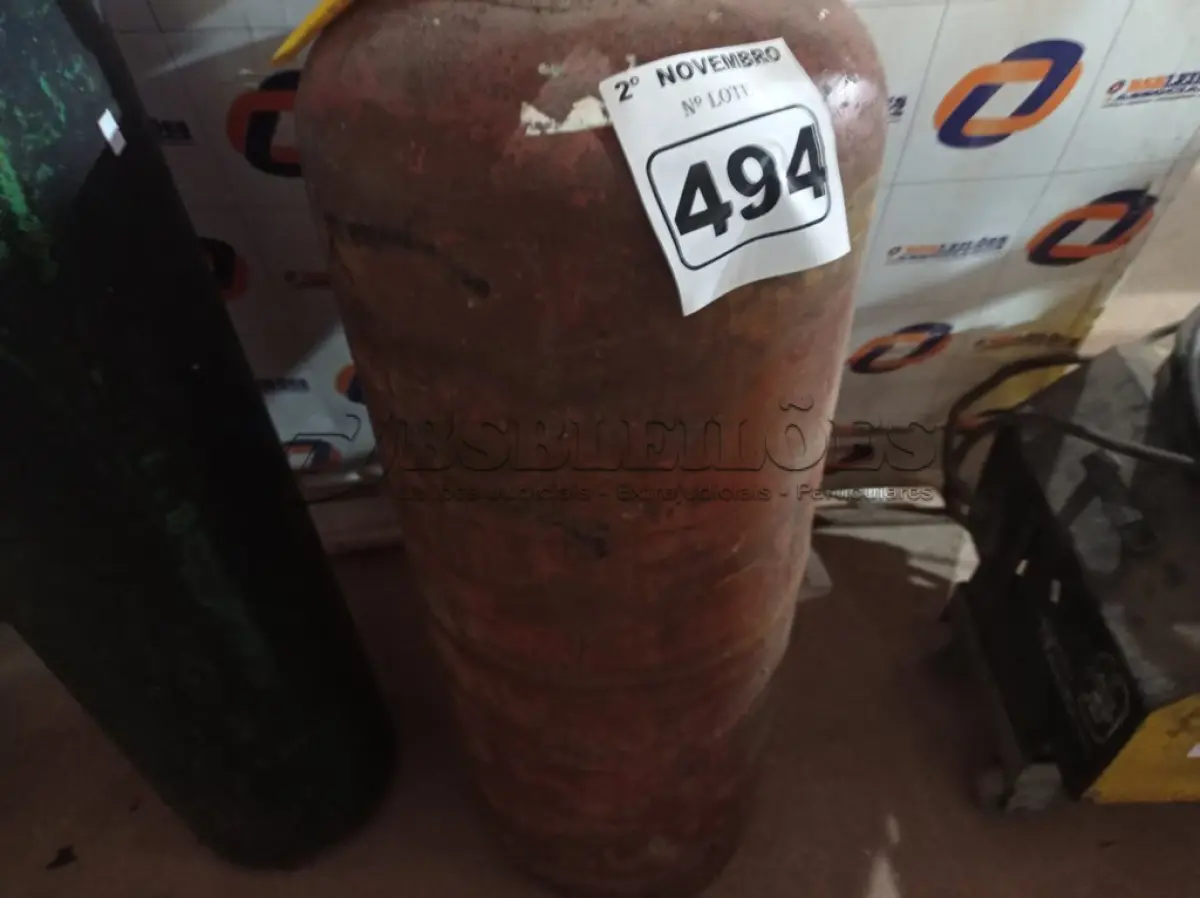 LOTE 494 - 01 CILINDRO DE GÁS ACETILENO. (NO ESTADO) ATENÇÃO! FAZER A VISITAÇÃO ANTES DE ARREMATAR, NÃO SABEMOS SE FUNCIONA. LEILÃO NÃO TEM GARANTIA E NEM DEVOLUÇÃO, SUJEITO A POSSÍVEIS AVARIAS VISÍVEIS/OCULTAS E/OU AUSÊNCIA DE COMPONENTES.