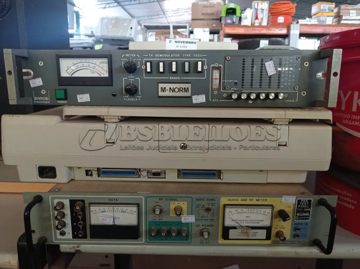 LOTE 366 - 01 MONITOR DE TUBO, 01 SCANNER E 02 APARELHOS ELETRÔNICOS. (NO ESTADO) ATENÇÃO! FAZER A VISITAÇÃO ANTES DE ARREMATAR, NÃO SABEMOS SE FUNCIONA. LEILÃO NÃO TEM GARANTIA E NEM DEVOLUÇÃO, SUJEITO A POSSÍVEIS AVARIAS VISÍVEIS/OCULTAS E/OU AUSÊNCIA DE COMPONENTES.