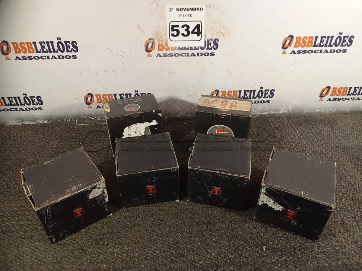 LOTE 534 - 06 ARANDELAS PIOLUCE. (NO ESTADO) ATENÇÃO! FAZER A VISITAÇÃO ANTES DE ARREMATAR, NÃO SABEMOS SE FUNCIONA. LEILÃO NÃO TEM GARANTIA E NEM DEVOLUÇÃO, SUJEITO A POSSÍVEIS AVARIAS VISÍVEIS/OCULTAS E/OU AUSÊNCIA DE COMPONENTES.