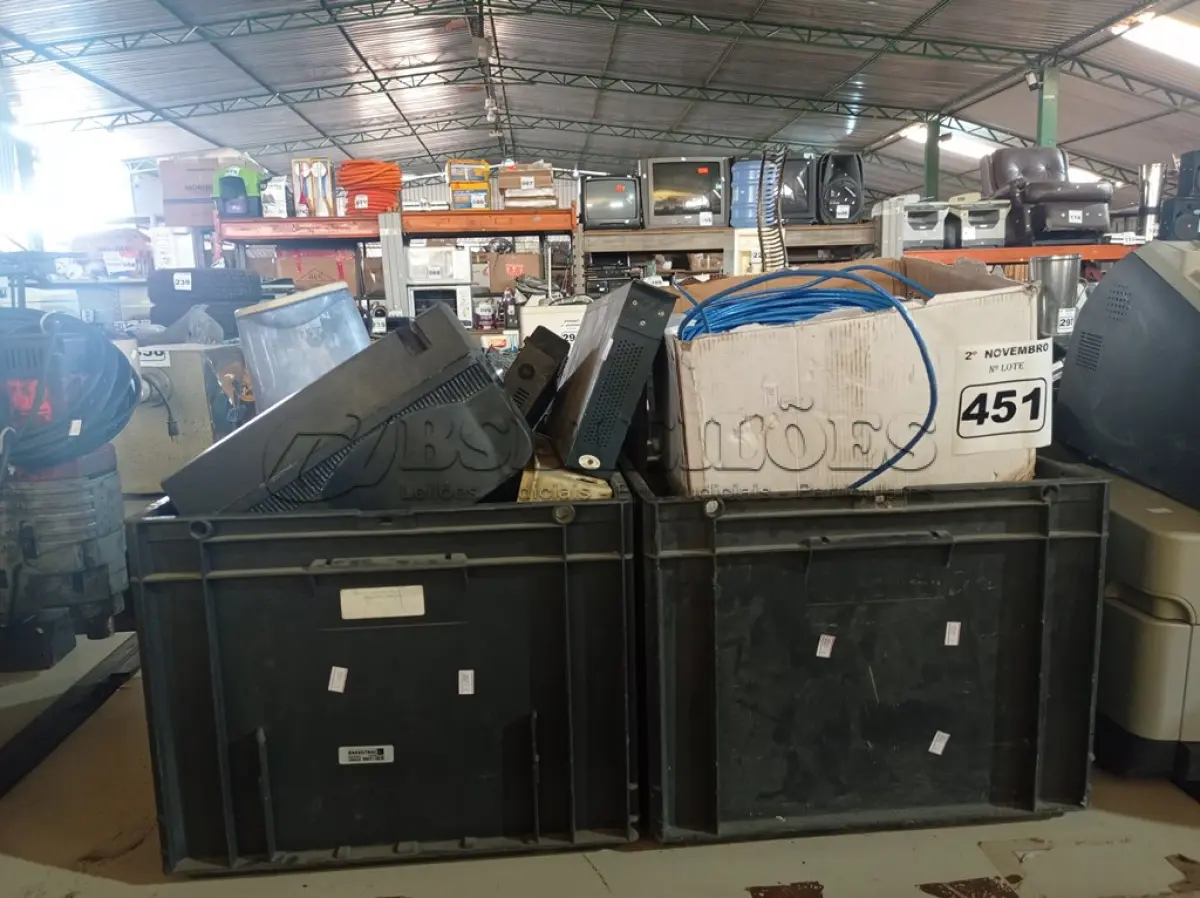 LOTE 451 - 01 LOTE COM MATERIAIS DIVERSOS. (NO ESTADO) ATENÇÃO! FAZER A VISITAÇÃO ANTES DE ARREMATAR, NÃO SABEMOS SE FUNCIONA. LEILÃO NÃO TEM GARANTIA E NEM DEVOLUÇÃO, SUJEITO A POSSÍVEIS AVARIAS VISÍVEIS/OCULTAS E/OU AUSÊNCIA DE COMPONENTES.