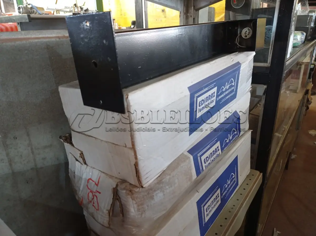 LOTE 523 - 04 POSTES BALIZADOR 50/2 50CM (02 NA COR BRANCA E 02 NA COR PRETA). (NO ESTADO) ATENÇÃO! FAZER A VISITAÇÃO ANTES DE ARREMATAR, NÃO SABEMOS SE FUNCIONA. LEILÃO NÃO TEM GARANTIA E NEM DEVOLUÇÃO, SUJEITO A POSSÍVEIS AVARIAS VISÍVEIS/OCULTAS E/OU AUSÊNCIA DE COMPONENTES.