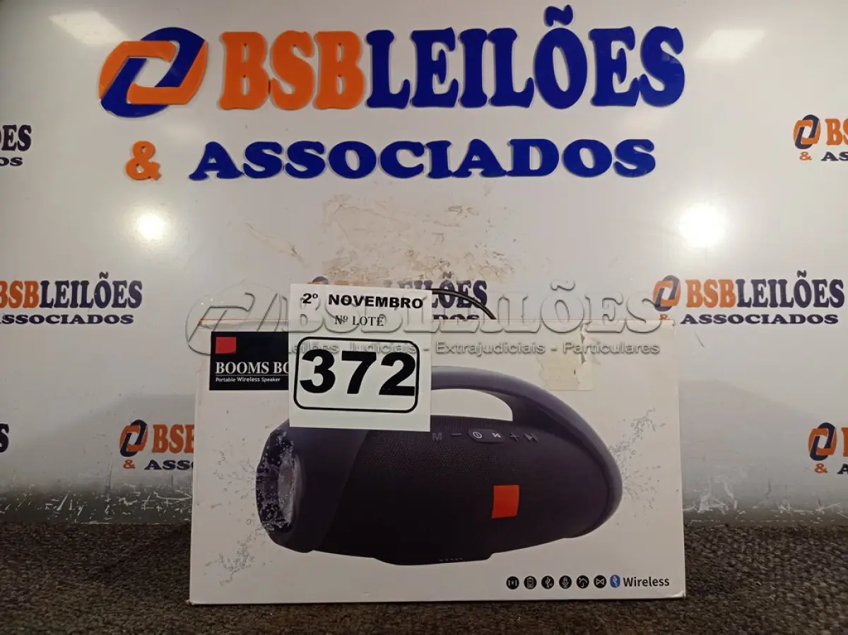 LOTE 372 - 01 CAIXA DE SOM BLUETOOTH. (NO ESTADO) ATENÇÃO! FAZER A VISITAÇÃO ANTES DE ARREMATAR, NÃO SABEMOS SE FUNCIONA. LEILÃO NÃO TEM GARANTIA E NEM DEVOLUÇÃO, SUJEITO A POSSÍVEIS AVARIAS VISÍVEIS/OCULTAS E/OU AUSÊNCIA DE COMPONENTES.