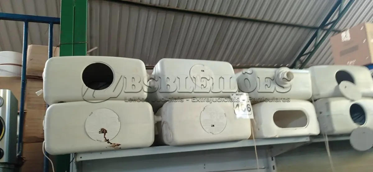 LOTE 466 - 08 CAIXAS DE DESCARGA MARCAS E MODELOS DIVERSOS. (NO ESTADO) ATENÇÃO! FAZER A VISITAÇÃO ANTES DE ARREMATAR, NÃO SABEMOS SE FUNCIONA. LEILÃO NÃO TEM GARANTIA E NEM DEVOLUÇÃO, SUJEITO A POSSÍVEIS AVARIAS VISÍVEIS/OCULTAS E/OU AUSÊNCIA DE COMPONENTES.
