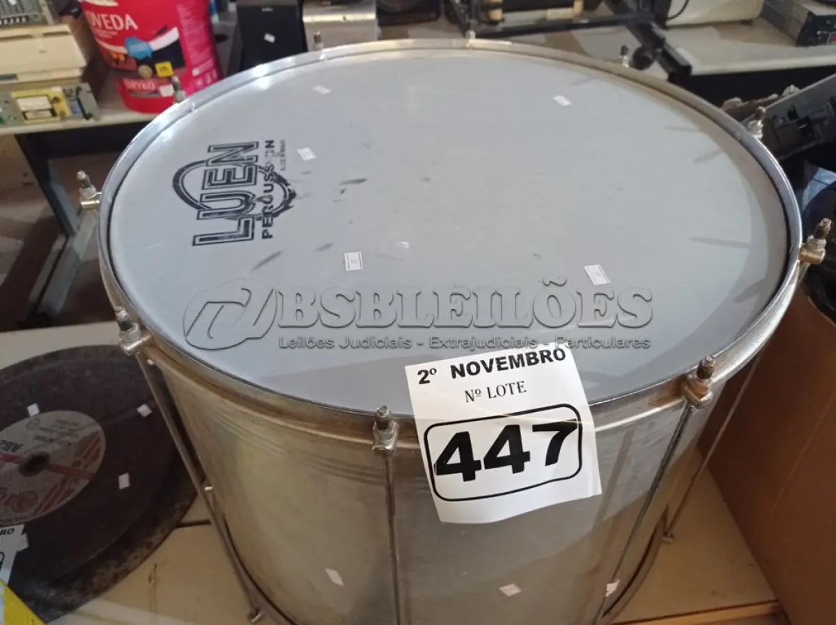 LOTE 447 - 01 INSTRUMENTO MUSICAL “SURDO”. (NO ESTADO) ATENÇÃO! FAZER A VISITAÇÃO ANTES DE ARREMATAR, NÃO SABEMOS SE FUNCIONA. LEILÃO NÃO TEM GARANTIA E NEM DEVOLUÇÃO, SUJEITO A POSSÍVEIS AVARIAS VISÍVEIS/OCULTAS E/OU AUSÊNCIA DE COMPONENTES.