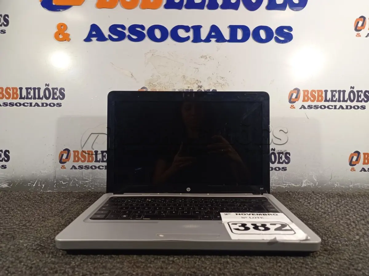 LOTE 382 - 01 NOTEBOOK MARCA HP. (NO ESTADO) ATENÇÃO! FAZER A VISITAÇÃO ANTES DE ARREMATAR, NÃO SABEMOS SE FUNCIONA. LEILÃO NÃO TEM GARANTIA E NEM DEVOLUÇÃO, SUJEITO A POSSÍVEIS AVARIAS VISÍVEIS/OCULTAS E/OU AUSÊNCIA DE COMPONENTES.