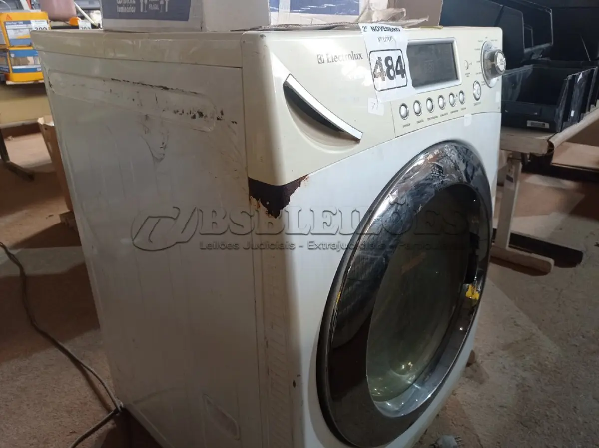 LOTE 484 - 01 LAVA SECA MARCA ELECTROLUX CAPACIDADE 10.5KG. (NO ESTADO) ATENÇÃO! FAZER A VISITAÇÃO ANTES DE ARREMATAR, NÃO SABEMOS SE FUNCIONA. LEILÃO NÃO TEM GARANTIA E NEM DEVOLUÇÃO, SUJEITO A POSSÍVEIS AVARIAS VISÍVEIS/OCULTAS E/OU AUSÊNCIA DE COMPONENTES.