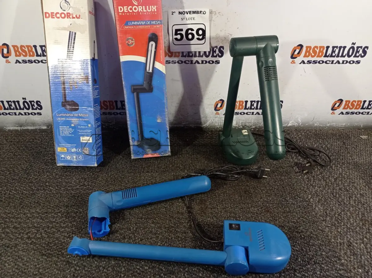 LOTE 569 - 04 LUMINÁRIAS DE MESA PELICANO CORES DIVERSAS. (NO ESTADO) ATENÇÃO! FAZER A VISITAÇÃO ANTES DE ARREMATAR, NÃO SABEMOS SE FUNCIONA. LEILÃO NÃO TEM GARANTIA E NEM DEVOLUÇÃO, SUJEITO A POSSÍVEIS AVARIAS VISÍVEIS/OCULTAS E/OU AUSÊNCIA DE COMPONENTES.