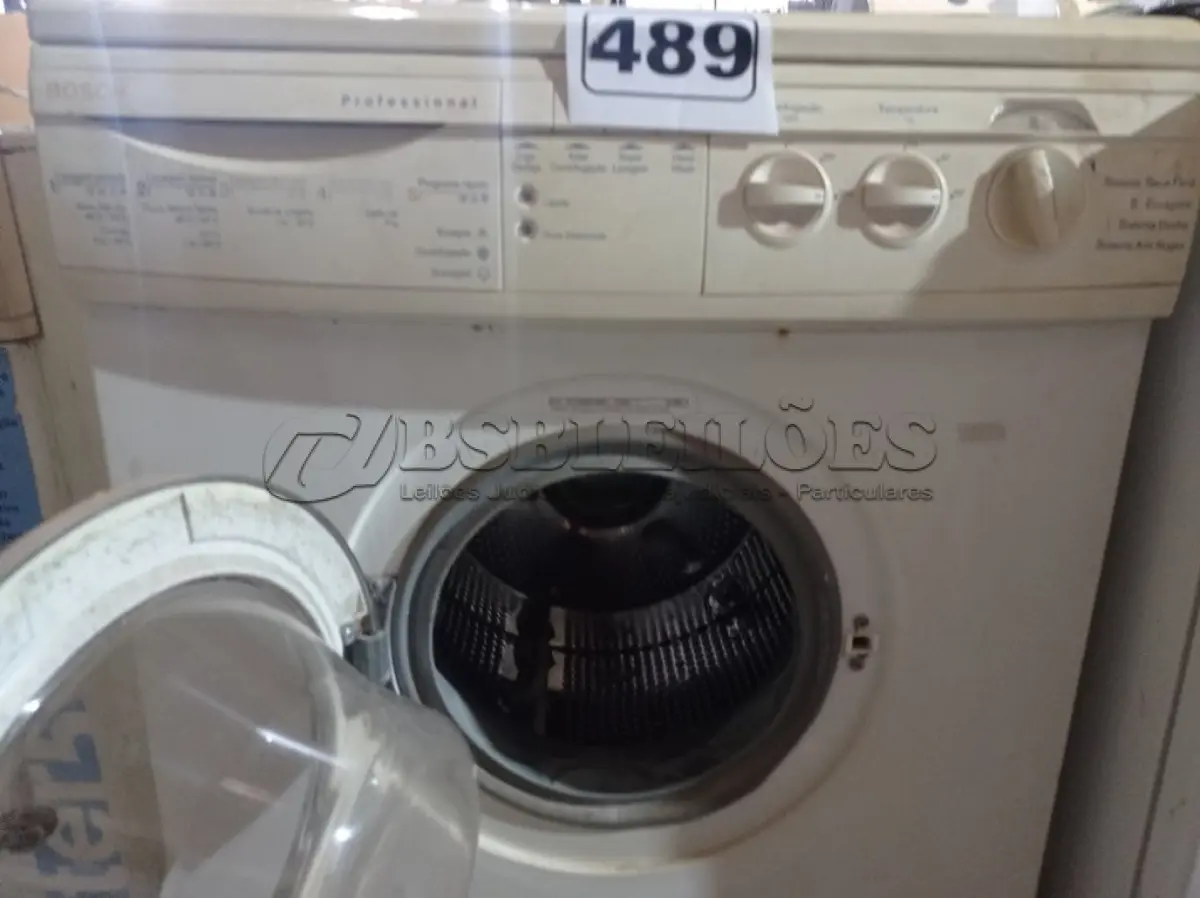 LOTE 489 - 01 LAVADORA DE ROUPAS MARCA BOSCH 220V. (NO ESTADO) ATENÇÃO! FAZER A VISITAÇÃO ANTES DE ARREMATAR, NÃO SABEMOS SE FUNCIONA. LEILÃO NÃO TEM GARANTIA E NEM DEVOLUÇÃO, SUJEITO A POSSÍVEIS AVARIAS VISÍVEIS/OCULTAS E/OU AUSÊNCIA DE COMPONENTES.