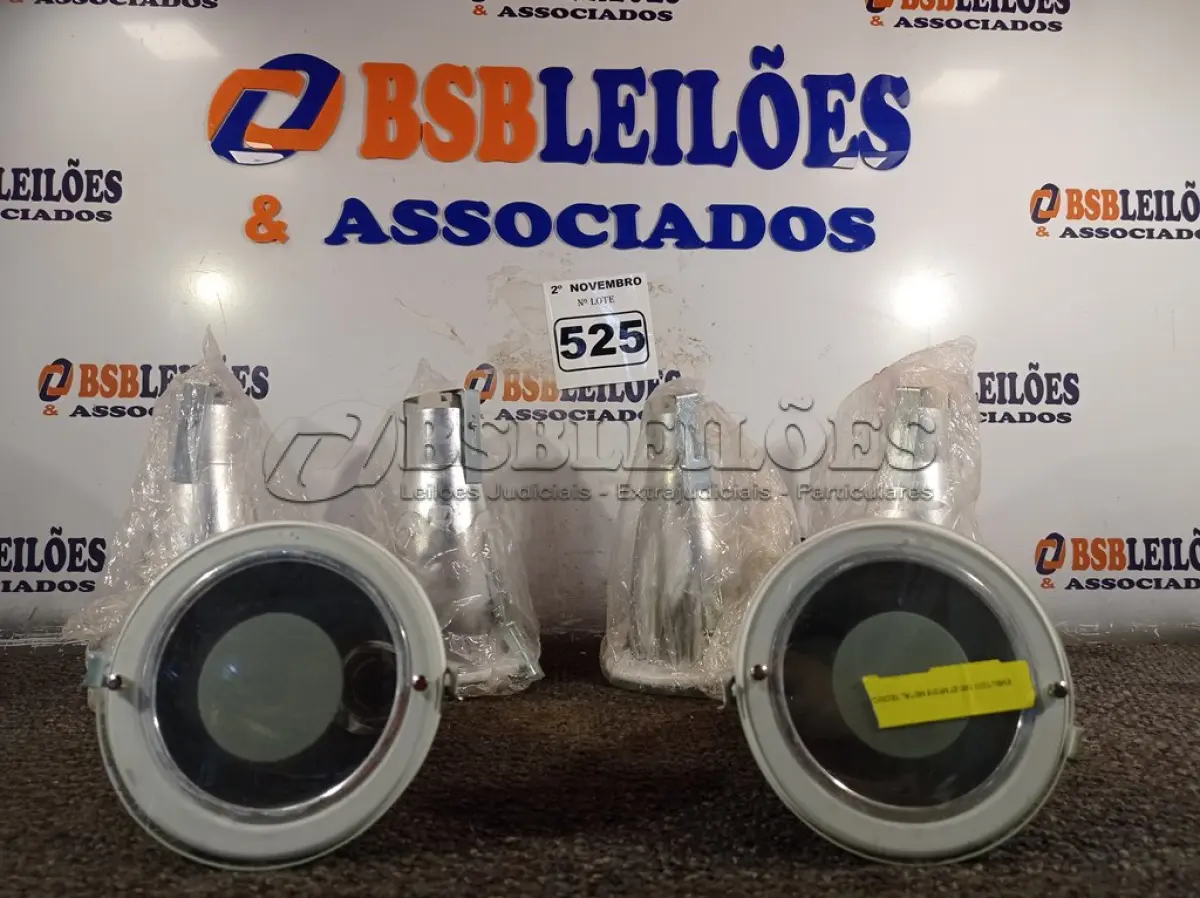 LOTE 525 - 06 LUMINÁRIAS DE EMBUTIR. (NO ESTADO) ATENÇÃO! FAZER A VISITAÇÃO ANTES DE ARREMATAR, NÃO SABEMOS SE FUNCIONA. LEILÃO NÃO TEM GARANTIA E NEM DEVOLUÇÃO, SUJEITO A POSSÍVEIS AVARIAS VISÍVEIS/OCULTAS E/OU AUSÊNCIA DE COMPONENTES.