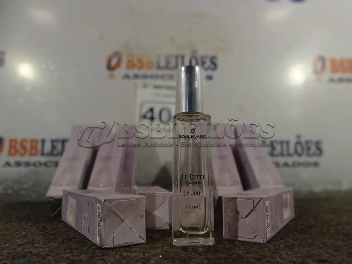 LOTE 408 - 10 PERFUMES LE PETIT 30ML. (NO ESTADO) ATENÇÃO! FAZER A VISITAÇÃO ANTES DE ARREMATAR, NÃO SABEMOS SE FUNCIONA. LEILÃO NÃO TEM GARANTIA E NEM DEVOLUÇÃO, SUJEITO A POSSÍVEIS AVARIAS VISÍVEIS/OCULTAS E/OU AUSÊNCIA DE COMPONENTES.