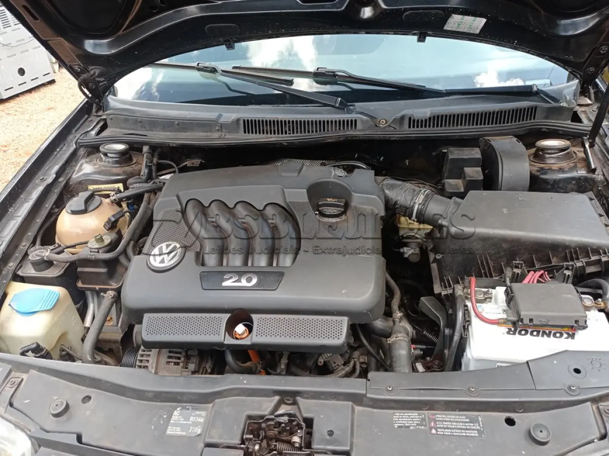 LOTE 601 - 01 VW BORA A GASOLINA; ANO 2006/2007 NA COR PRETA (NO ESTADO) 