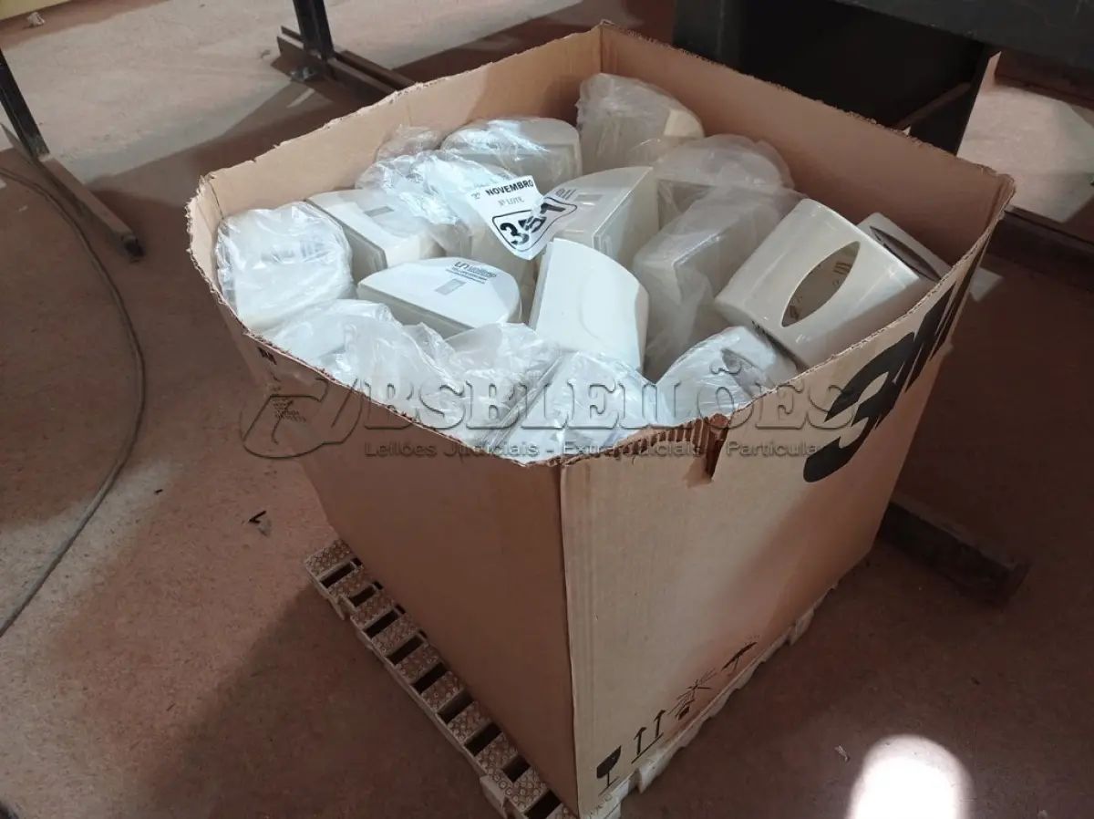 LOTE 351 - 01 LOTE COM VÁRIOS DISPENSES PARA SABONETE. (NO ESTADO) ATENÇÃO! FAZER A VISITAÇÃO ANTES DE ARREMATAR, NÃO SABEMOS SE FUNCIONA. LEILÃO NÃO TEM GARANTIA E NEM DEVOLUÇÃO, SUJEITO A POSSÍVEIS AVARIAS VISÍVEIS/OCULTAS E/OU AUSÊNCIA DE COMPONENTES.