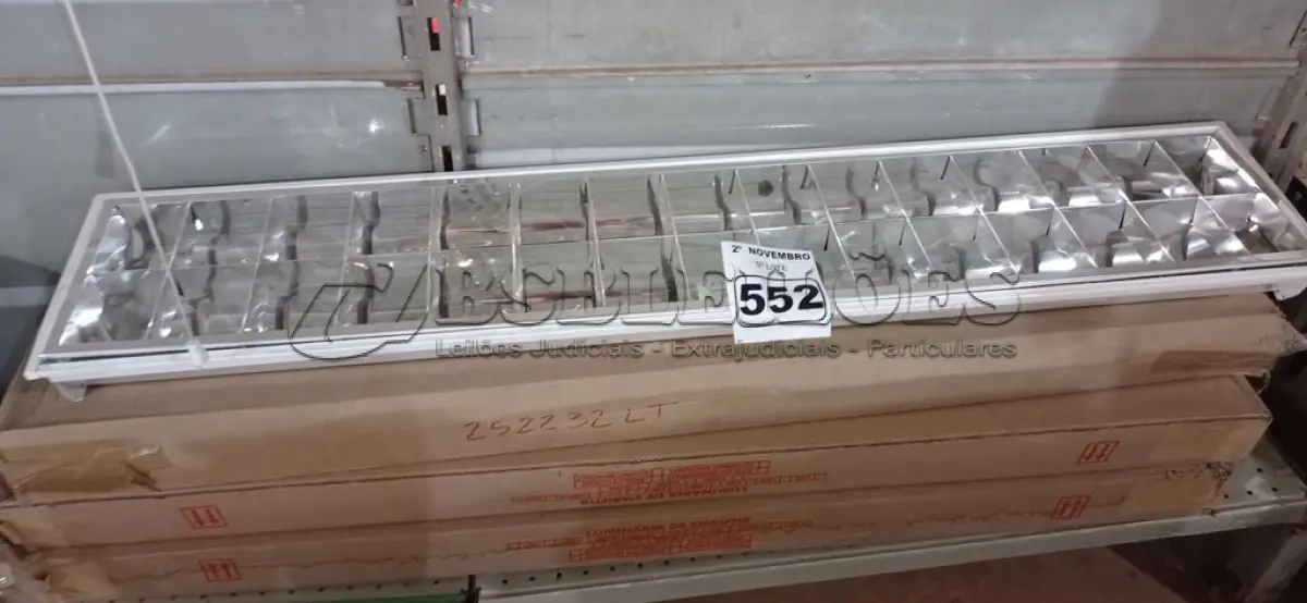 LOTE 552 - 04 LUMINÁRIAS DE EMBUTIR 2X40W. (NO ESTADO) ATENÇÃO! FAZER A VISITAÇÃO ANTES DE ARREMATAR, NÃO SABEMOS SE FUNCIONA. LEILÃO NÃO TEM GARANTIA E NEM DEVOLUÇÃO, SUJEITO A POSSÍVEIS AVARIAS VISÍVEIS/OCULTAS E/OU AUSÊNCIA DE COMPONENTES.