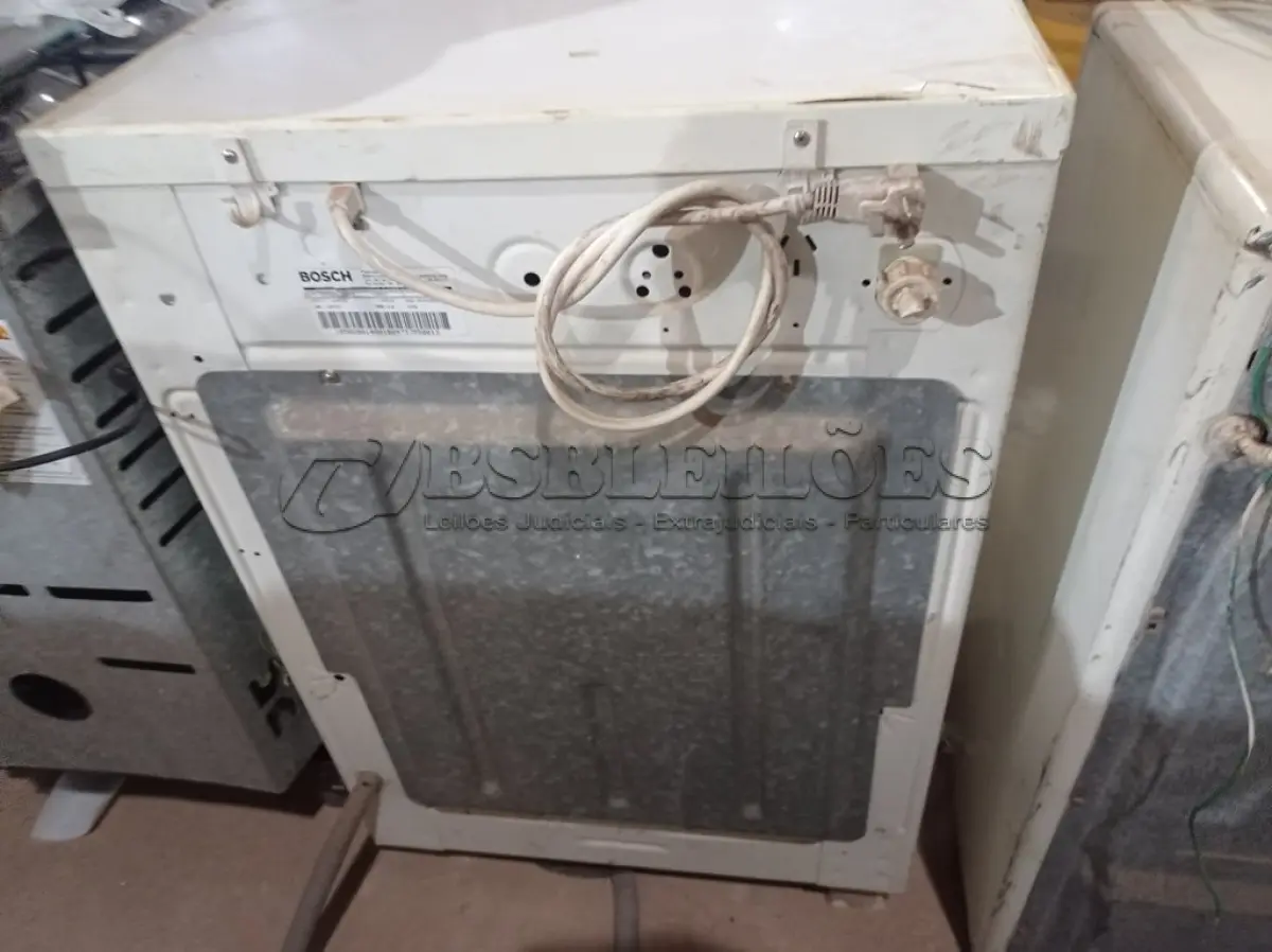 LOTE 489 - 01 LAVADORA DE ROUPAS MARCA BOSCH 220V. (NO ESTADO) ATENÇÃO! FAZER A VISITAÇÃO ANTES DE ARREMATAR, NÃO SABEMOS SE FUNCIONA. LEILÃO NÃO TEM GARANTIA E NEM DEVOLUÇÃO, SUJEITO A POSSÍVEIS AVARIAS VISÍVEIS/OCULTAS E/OU AUSÊNCIA DE COMPONENTES.