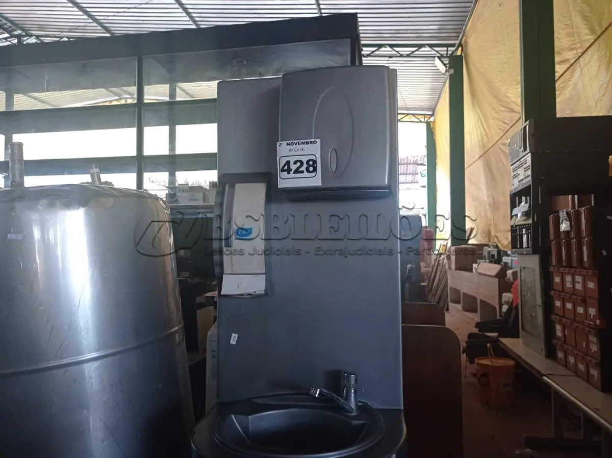 LOTE 428 - 01 TOTEM EM FIBRA DE VIDRO PARA HIGIENIZAÇÃO DAS MÃOS. (NO ESTADO) ATENÇÃO! FAZER A VISITAÇÃO ANTES DE ARREMATAR, NÃO SABEMOS SE FUNCIONA. LEILÃO NÃO TEM GARANTIA E NEM DEVOLUÇÃO, SUJEITO A POSSÍVEIS AVARIAS VISÍVEIS/OCULTAS E/OU AUSÊNCIA DE COMPONENTES.