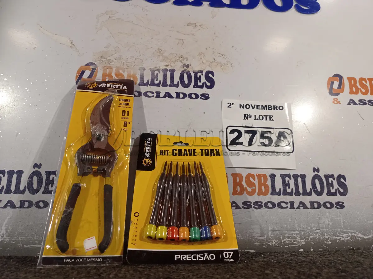 LOTE 275 - 01 ALICATE BOMBA D’AGUA 10” E 01 KIT DE CHAVES TORX. (NO ESTADO) ATENÇÃO! FAZER A VISITAÇÃO ANTES DE ARREMATAR, NÃO SABEMOS SE FUNCIONA. LEILÃO NÃO TEM GARANTIA E NEM DEVOLUÇÃO, SUJEITO A POSSÍVEIS AVARIAS VISÍVEIS/OCULTAS E/OU AUSÊNCIA DE COMPONENTES.