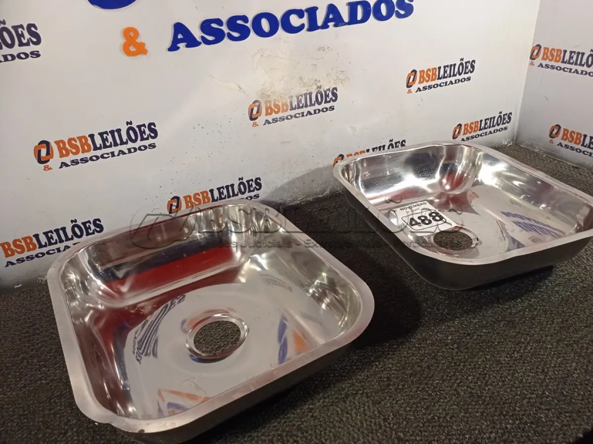 LOTE 488 - 02 CUBAS RASAS PARA PIA EM INOX 40X34X11CM. (NO ESTADO) ATENÇÃO! FAZER A VISITAÇÃO ANTES DE ARREMATAR, NÃO SABEMOS SE FUNCIONA. LEILÃO NÃO TEM GARANTIA E NEM DEVOLUÇÃO, SUJEITO A POSSÍVEIS AVARIAS VISÍVEIS/OCULTAS E/OU AUSÊNCIA DE COMPONENTES.