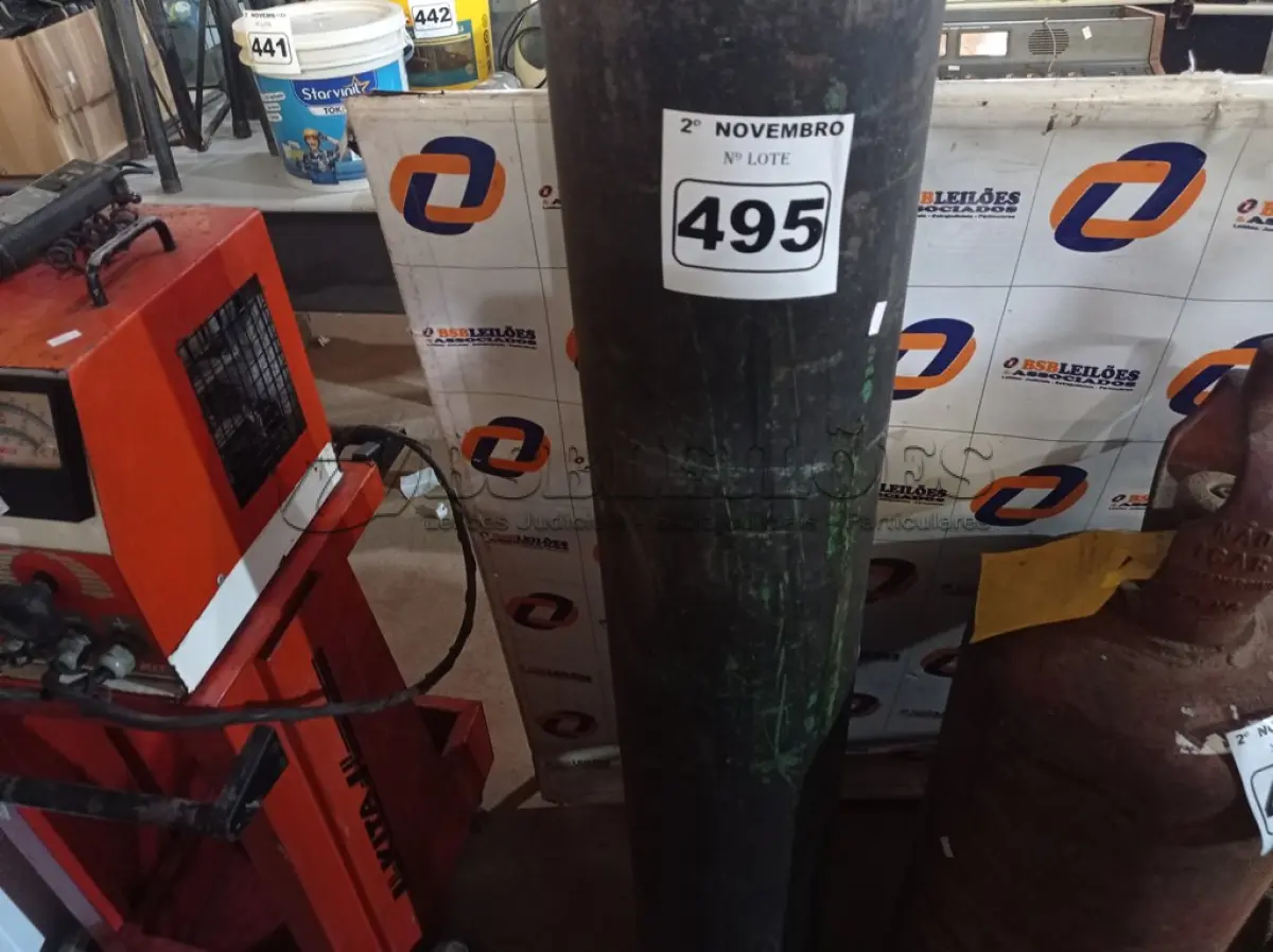 LOTE 495 - 01 CILINDRO DE GÁS OXIGÊNIO. (NO ESTADO) ATENÇÃO! FAZER A VISITAÇÃO ANTES DE ARREMATAR, NÃO SABEMOS SE FUNCIONA. LEILÃO NÃO TEM GARANTIA E NEM DEVOLUÇÃO, SUJEITO A POSSÍVEIS AVARIAS VISÍVEIS/OCULTAS E/OU AUSÊNCIA DE COMPONENTES.