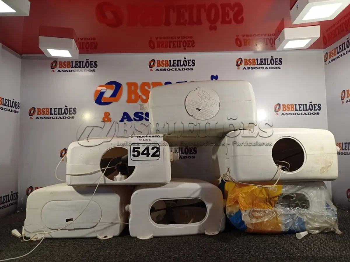 LOTE 542 - 06 CAIXAS DE DESCARGA MARCAS E MODELOS DIVERSOS. (NO ESTADO) ATENÇÃO! FAZER A VISITAÇÃO ANTES DE ARREMATAR, NÃO SABEMOS SE FUNCIONA. LEILÃO NÃO TEM GARANTIA E NEM DEVOLUÇÃO, SUJEITO A POSSÍVEIS AVARIAS VISÍVEIS/OCULTAS E/OU AUSÊNCIA DE COMPONENTES.