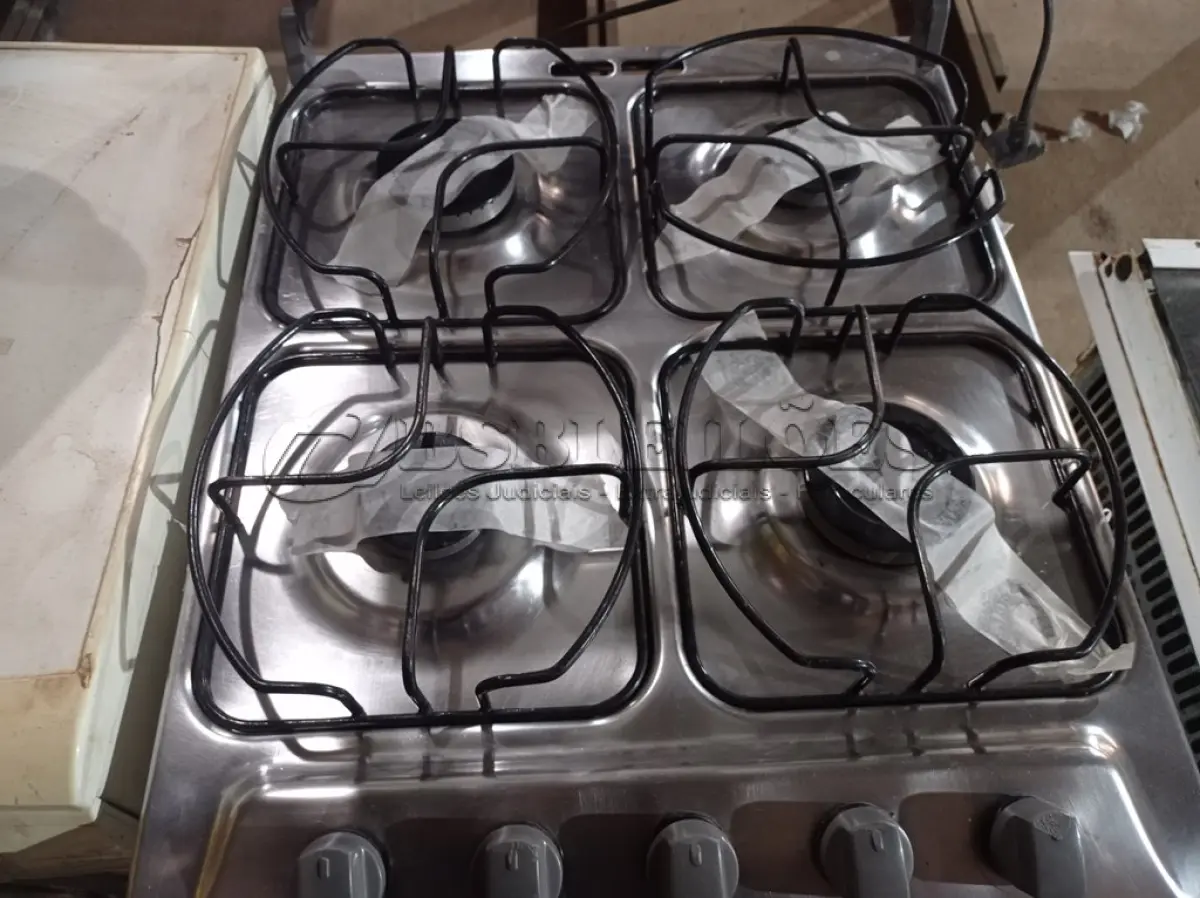 LOTE 487 - 01 FOGÃO A GÁS 04 BOCAS MARCA BRASTEMP. (NO ESTADO) ATENÇÃO! FAZER A VISITAÇÃO ANTES DE ARREMATAR, NÃO SABEMOS SE FUNCIONA. LEILÃO NÃO TEM GARANTIA E NEM DEVOLUÇÃO, SUJEITO A POSSÍVEIS AVARIAS VISÍVEIS/OCULTAS E/OU AUSÊNCIA DE COMPONENTES.