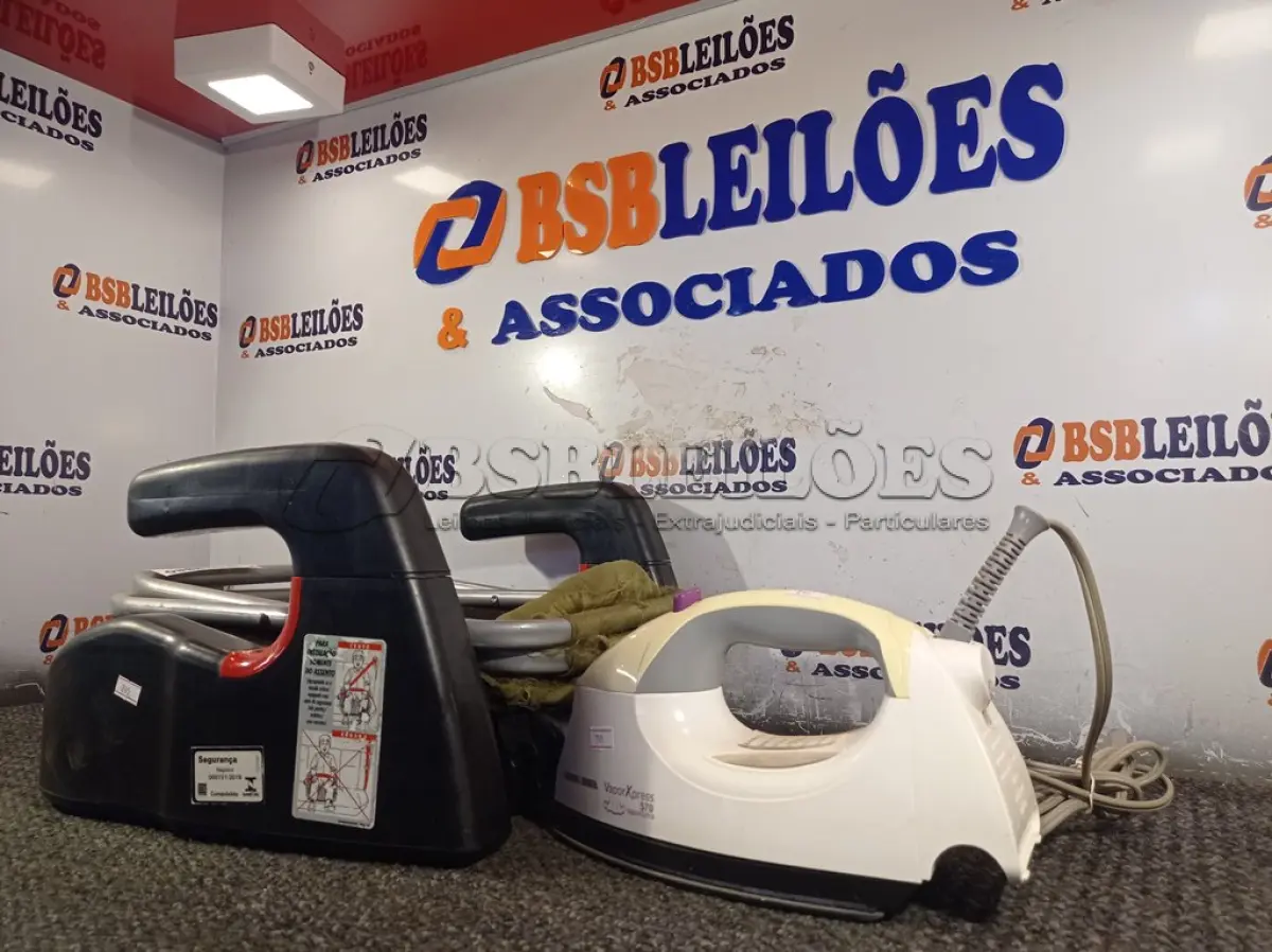 LOTE 594 - 01 ASSENTO ELEVATÓRIO, 01 BANQUETA DOBRÁVEL E 01 FERRO DE PASSAR. (NO ESTADO) ATENÇÃO! FAZER A VISITAÇÃO ANTES DE ARREMATAR, NÃO SABEMOS SE FUNCIONA. LEILÃO NÃO TEM GARANTIA E NEM DEVOLUÇÃO, SUJEITO A POSSÍVEIS AVARIAS VISÍVEIS/OCULTAS E/OU AUSÊNCIA DE COMPONENTES.