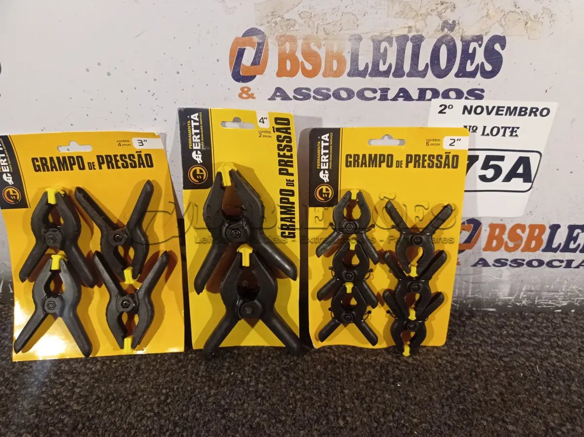LOTE 075 - 01 KIT DE GRAMPOS DE PRESSÃO. (NO ESTADO) ATENÇÃO! FAZER A VISITAÇÃO ANTES DE ARREMATAR, NÃO SABEMOS SE FUNCIONA. LEILÃO NÃO TEM GARANTIA E NEM DEVOLUÇÃO, SUJEITO A POSSÍVEIS AVARIAS VISÍVEIS/OCULTAS E/OU AUSÊNCIA DE COMPONENTES.