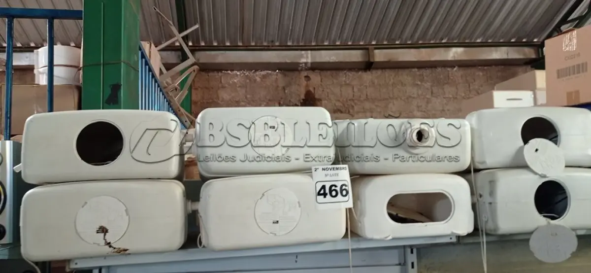 LOTE 466 - 08 CAIXAS DE DESCARGA MARCAS E MODELOS DIVERSOS. (NO ESTADO) ATENÇÃO! FAZER A VISITAÇÃO ANTES DE ARREMATAR, NÃO SABEMOS SE FUNCIONA. LEILÃO NÃO TEM GARANTIA E NEM DEVOLUÇÃO, SUJEITO A POSSÍVEIS AVARIAS VISÍVEIS/OCULTAS E/OU AUSÊNCIA DE COMPONENTES.