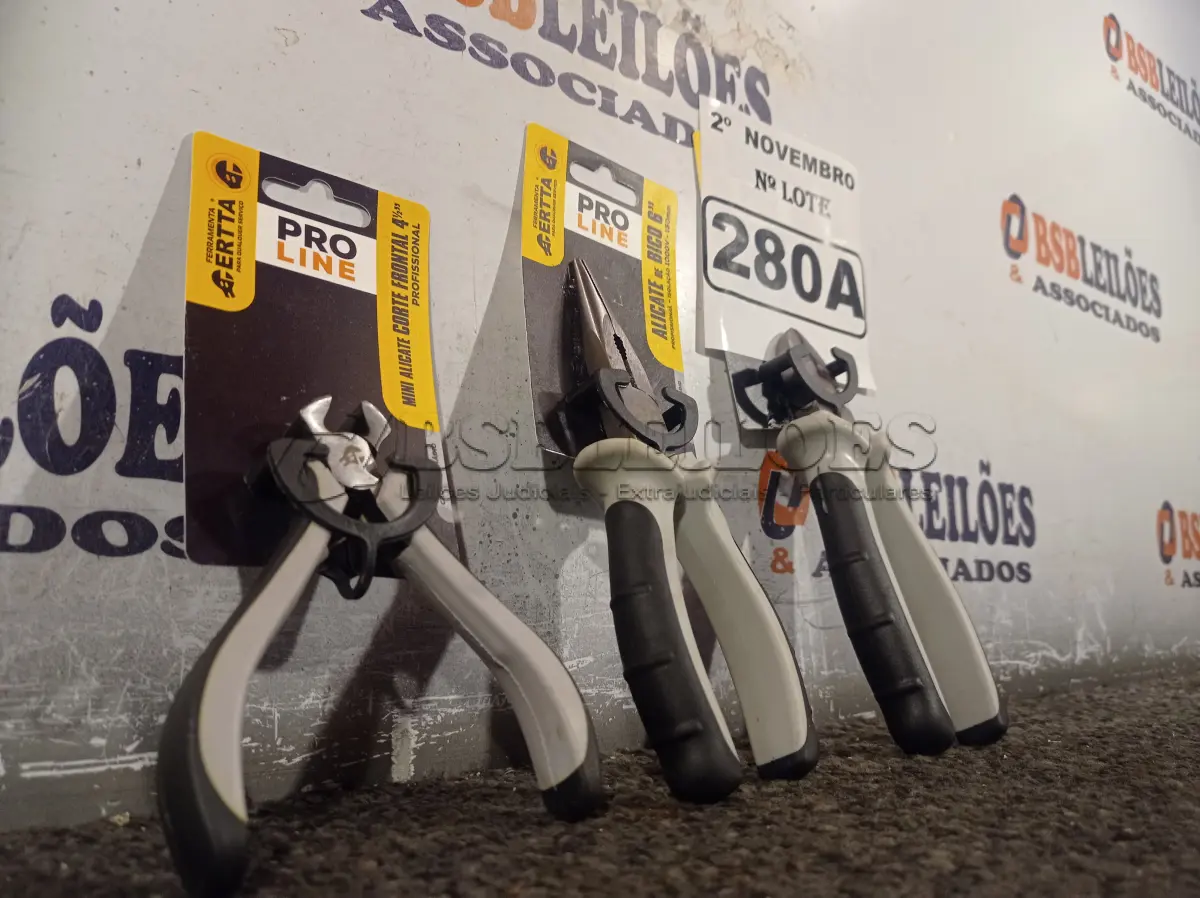 LOTE 280 - 01 ALICATE DE CORTE 6”, 01 ALICATE DE BICO 6” E 01 MINI ALICATE DE CORTE FRONTAL 4”. (NO ESTADO) ATENÇÃO! FAZER A VISITAÇÃO ANTES DE ARREMATAR, NÃO SABEMOS SE FUNCIONA. LEILÃO NÃO TEM GARANTIA E NEM DEVOLUÇÃO, SUJEITO A POSSÍVEIS AVARIAS VISÍVEIS/OCULTAS E/OU AUSÊNCIA DE COMPONENTES.
