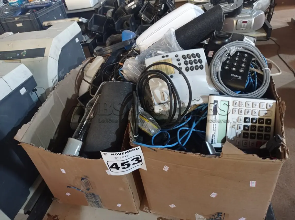 LOTE 453 - 01 LOTE COM MATERIAIS DIVERSOS. (NO ESTADO) ATENÇÃO! FAZER A VISITAÇÃO ANTES DE ARREMATAR, NÃO SABEMOS SE FUNCIONA. LEILÃO NÃO TEM GARANTIA E NEM DEVOLUÇÃO, SUJEITO A POSSÍVEIS AVARIAS VISÍVEIS/OCULTAS E/OU AUSÊNCIA DE COMPONENTES.