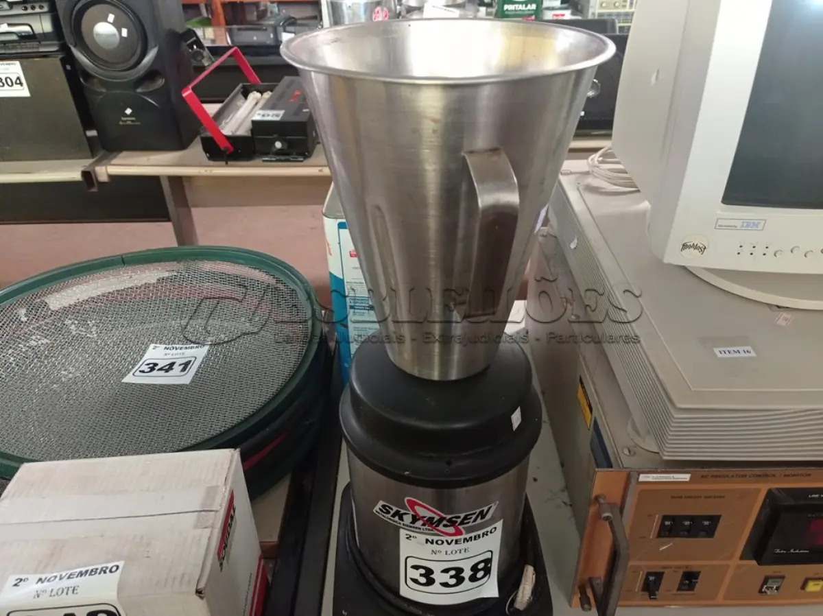 LOTE 338 - 01 LIQUIDIFICADOR INDUSTRIAL MARCA SKYMSEN. (NO ESTADO) ATENÇÃO! FAZER A VISITAÇÃO ANTES DE ARREMATAR, NÃO SABEMOS SE FUNCIONA. LEILÃO NÃO TEM GARANTIA E NEM DEVOLUÇÃO, SUJEITO A POSSÍVEIS AVARIAS VISÍVEIS/OCULTAS E/OU AUSÊNCIA DE COMPONENTES.
