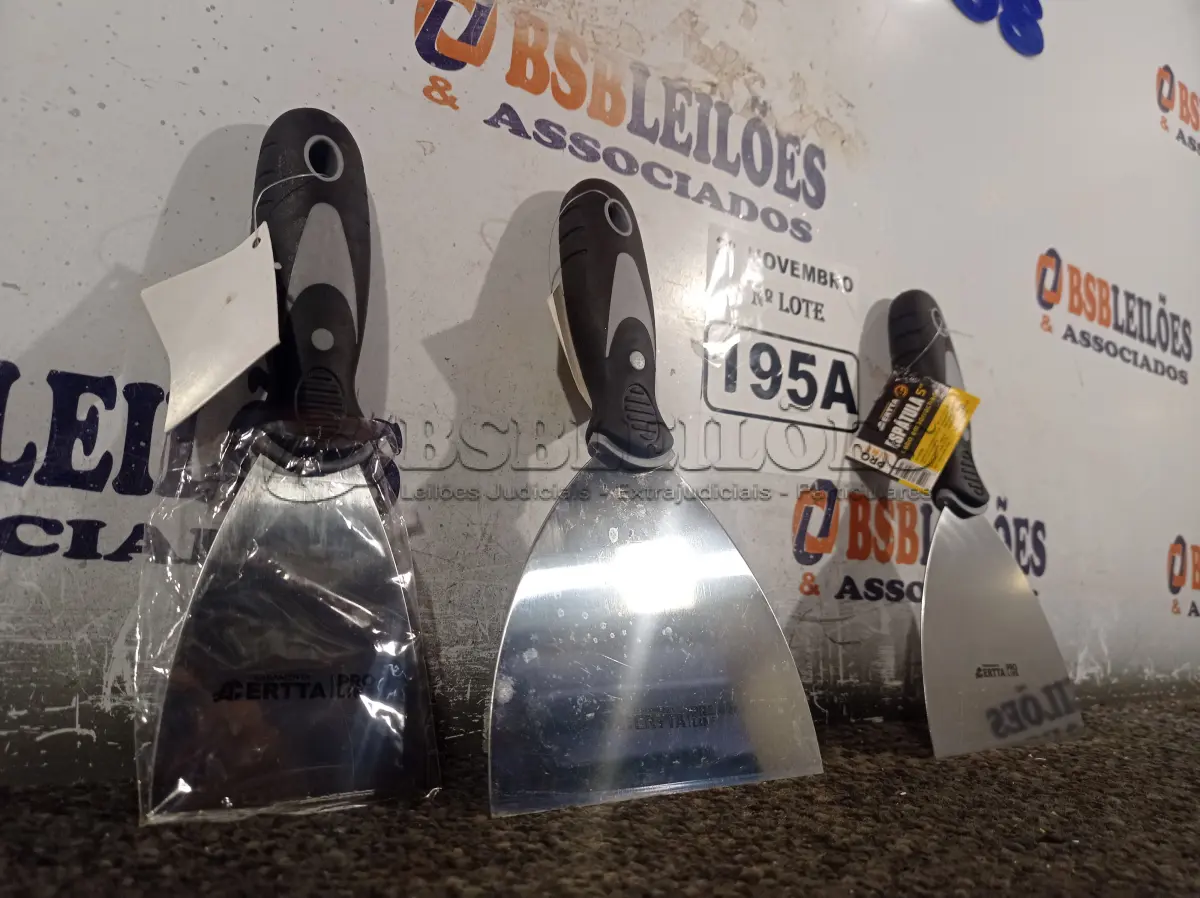 LOTE 195 - 03 ESPÁTULAS. (NO ESTADO) ATENÇÃO! FAZER A VISITAÇÃO ANTES DE ARREMATAR, NÃO SABEMOS SE FUNCIONA. LEILÃO NÃO TEM GARANTIA E NEM DEVOLUÇÃO, SUJEITO A POSSÍVEIS AVARIAS VISÍVEIS/OCULTAS E/OU AUSÊNCIA DE COMPONENTES.