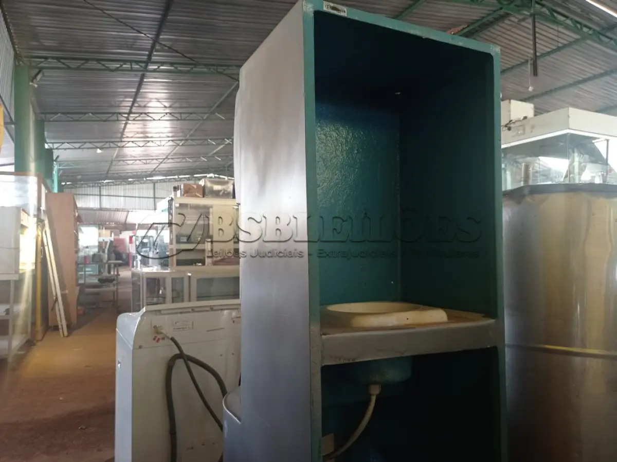 LOTE 428 - 01 TOTEM EM FIBRA DE VIDRO PARA HIGIENIZAÇÃO DAS MÃOS. (NO ESTADO) ATENÇÃO! FAZER A VISITAÇÃO ANTES DE ARREMATAR, NÃO SABEMOS SE FUNCIONA. LEILÃO NÃO TEM GARANTIA E NEM DEVOLUÇÃO, SUJEITO A POSSÍVEIS AVARIAS VISÍVEIS/OCULTAS E/OU AUSÊNCIA DE COMPONENTES.