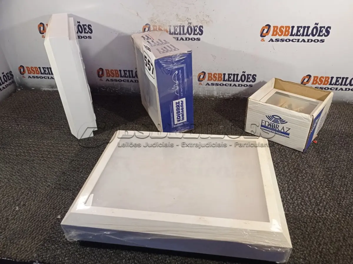 LOTE 557 - 02 LUMINÁRIAS DE EMBUTIR E 02 PLAFON DE SOBREPOR MARCAS E MODELOS DIVERSOS. (NO ESTADO) ATENÇÃO! FAZER A VISITAÇÃO ANTES DE ARREMATAR, NÃO SABEMOS SE FUNCIONA. LEILÃO NÃO TEM GARANTIA E NEM DEVOLUÇÃO, SUJEITO A POSSÍVEIS AVARIAS VISÍVEIS/OCULTAS E/OU AUSÊNCIA DE COMPONENTES.