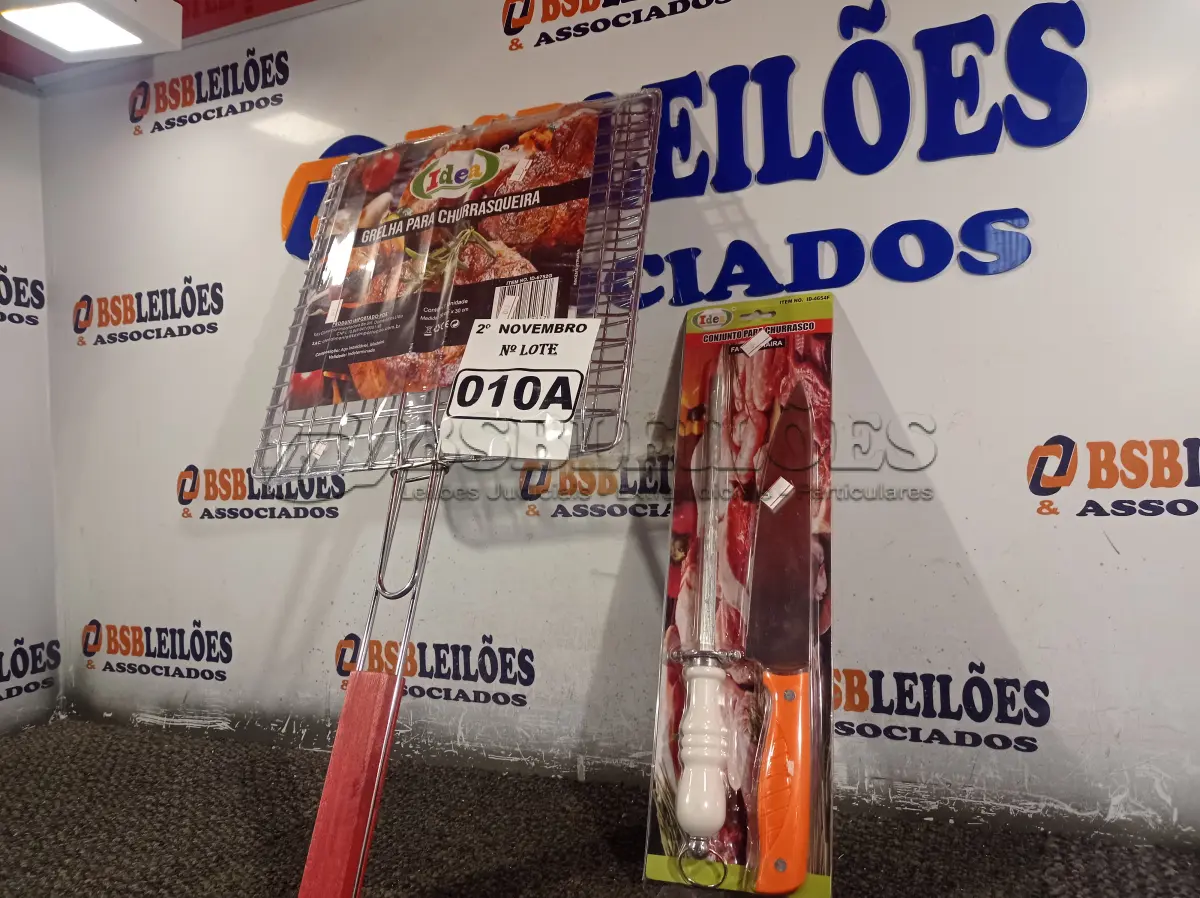 LOTE 010 - 01 KIT CHURRASCO. (NO ESTADO) ATENÇÃO! FAZER A VISITAÇÃO ANTES DE ARREMATAR, NÃO SABEMOS SE FUNCIONA. LEILÃO NÃO TEM GARANTIA E NEM DEVOLUÇÃO, SUJEITO A POSSÍVEIS AVARIAS VISÍVEIS/OCULTAS E/OU AUSÊNCIA DE COMPONENTES.