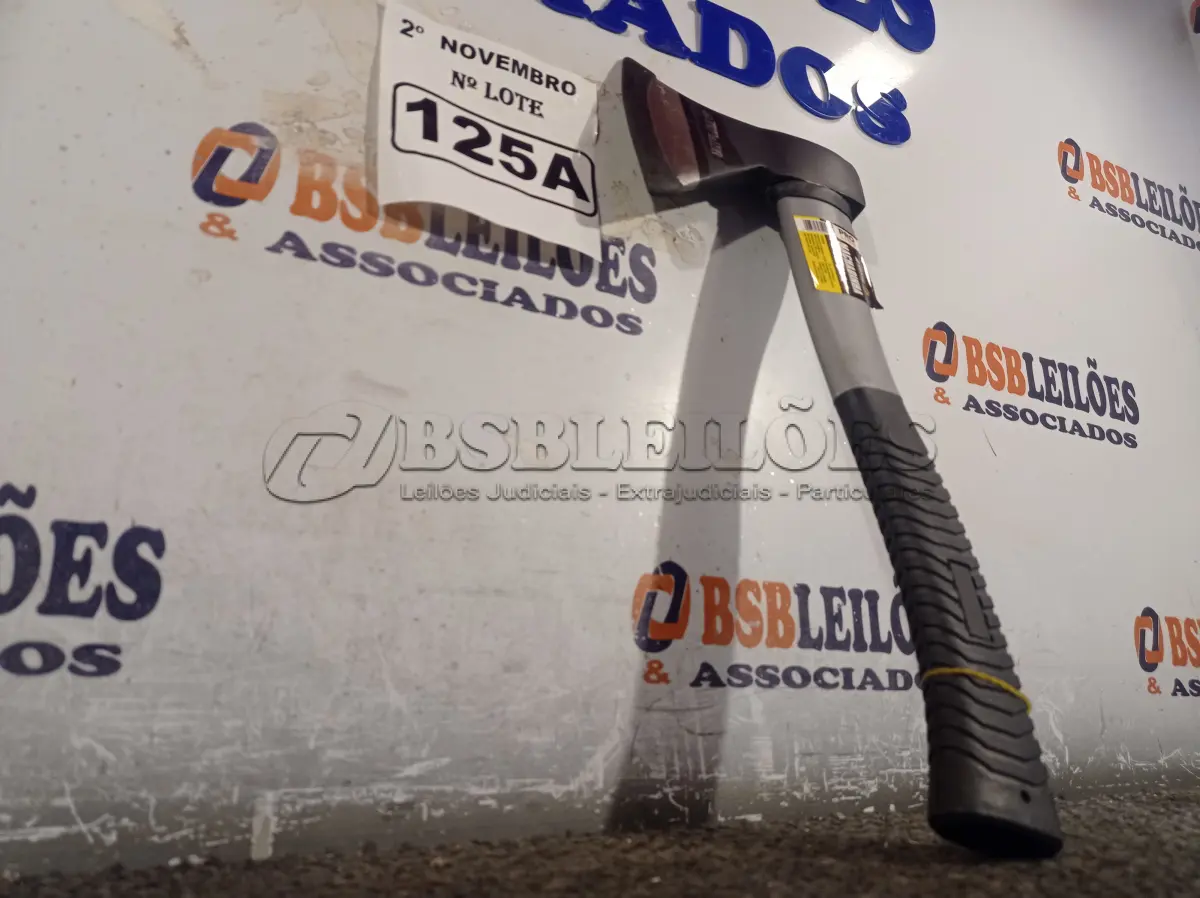 LOTE 125 - 01 MACHADINHA CAÇA E PESCA COM CABO EMBORRACHADO. (NO ESTADO) ATENÇÃO! FAZER A VISITAÇÃO ANTES DE ARREMATAR, NÃO SABEMOS SE FUNCIONA. LEILÃO NÃO TEM GARANTIA E NEM DEVOLUÇÃO, SUJEITO A POSSÍVEIS AVARIAS VISÍVEIS/OCULTAS E/OU AUSÊNCIA DE COMPONENTES.