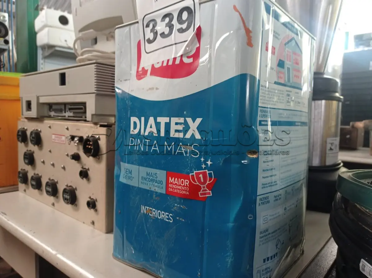 LOTE 339 - 01 LATA DE TINTA IQUINE DIATEX PINTA MAIS 18L NA COR CAMARÃO. (NO ESTADO) ATENÇÃO! FAZER A VISITAÇÃO ANTES DE ARREMATAR, NÃO SABEMOS SE FUNCIONA. LEILÃO NÃO TEM GARANTIA E NEM DEVOLUÇÃO, SUJEITO A POSSÍVEIS AVARIAS VISÍVEIS/OCULTAS E/OU AUSÊNCIA DE COMPONENTES.